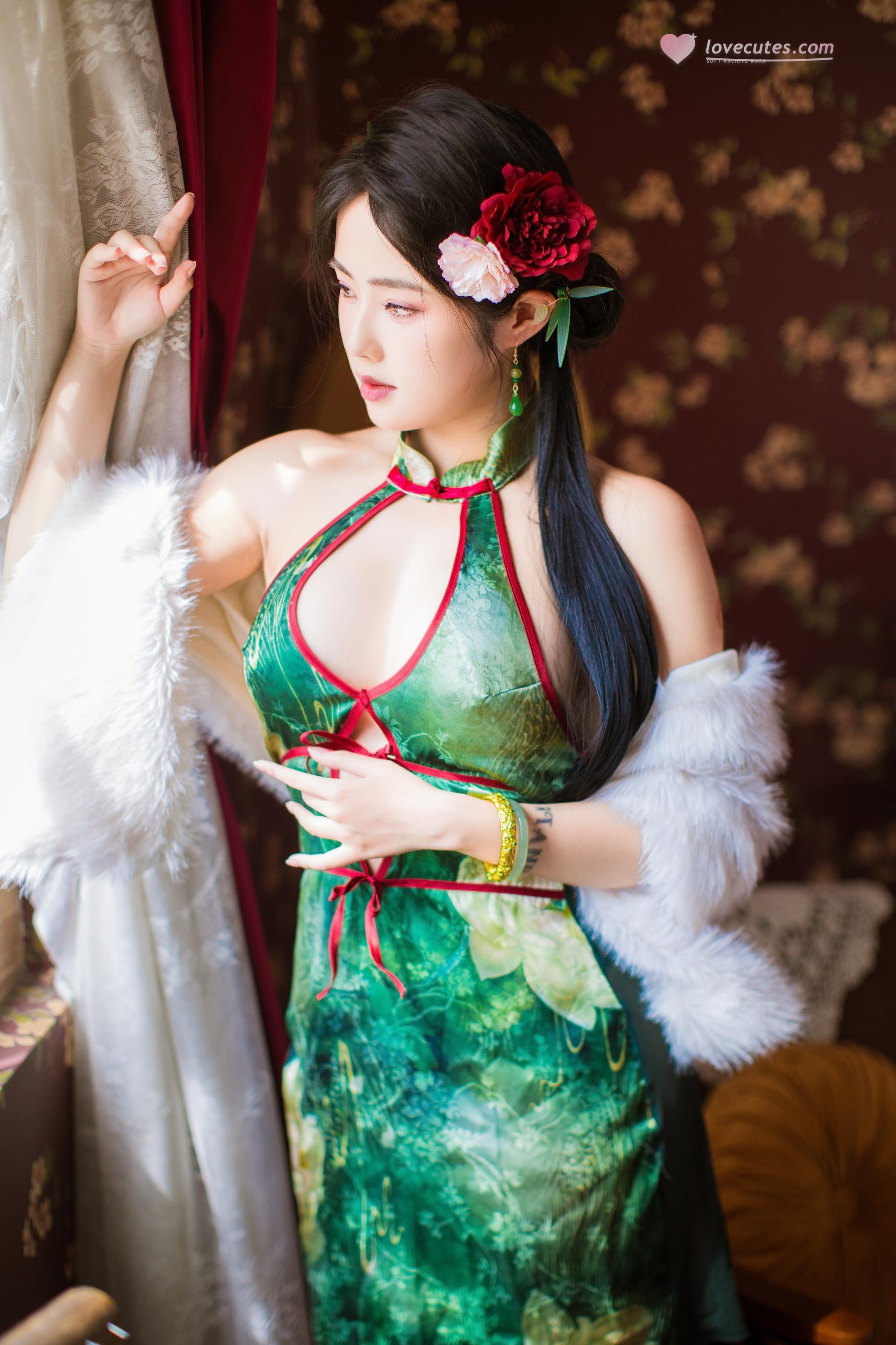 [Private] Titi - Green Qipao: Exposed Points, Curvy Breasts, Beautiful Legs, Eastern Private Collection 82P1V