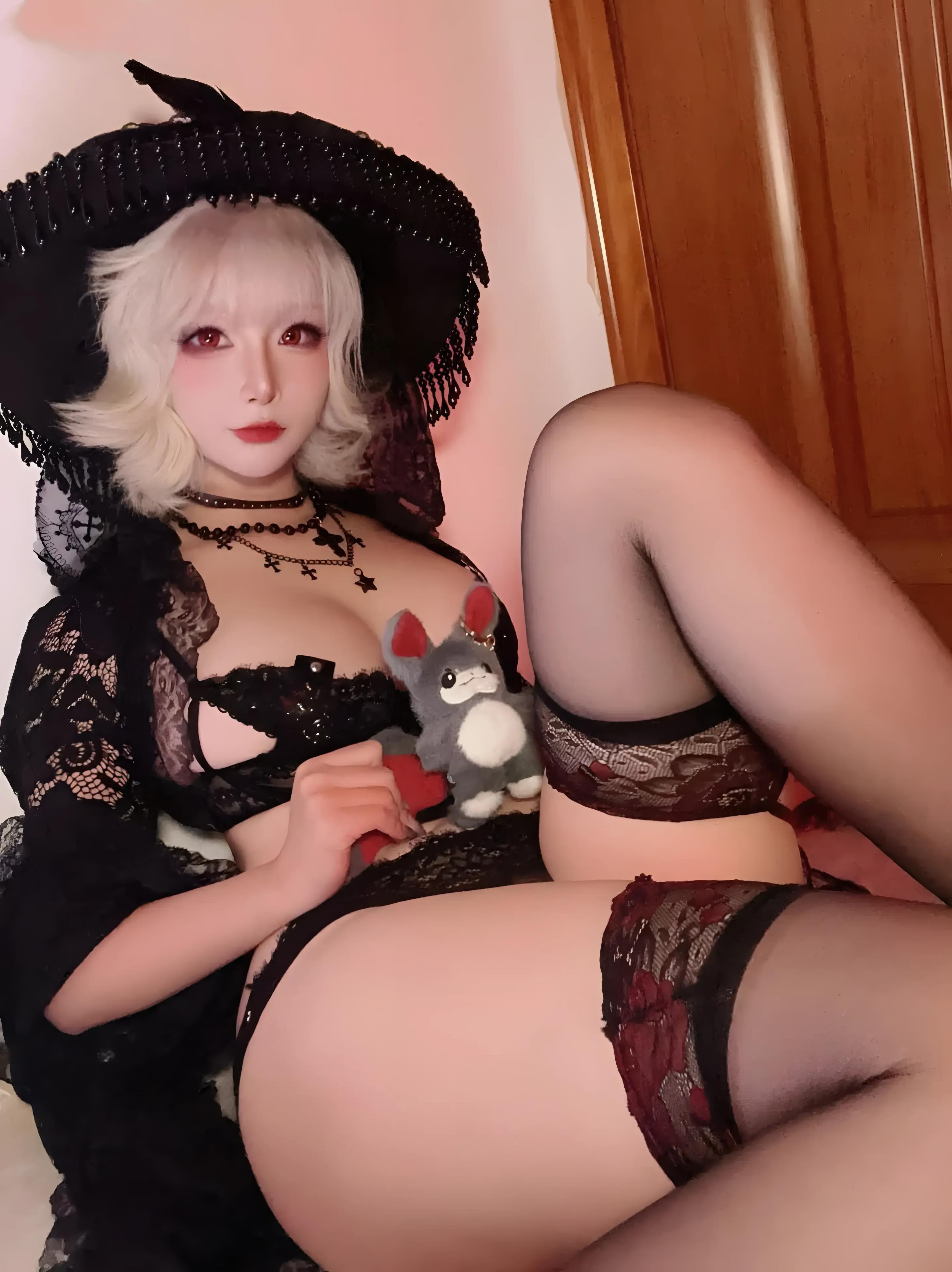 [私房] yuuhui玉匯 - 蝙蝠女巫：黑蕾絲女巫裝 巨乳黑絲大尺度 50P2V