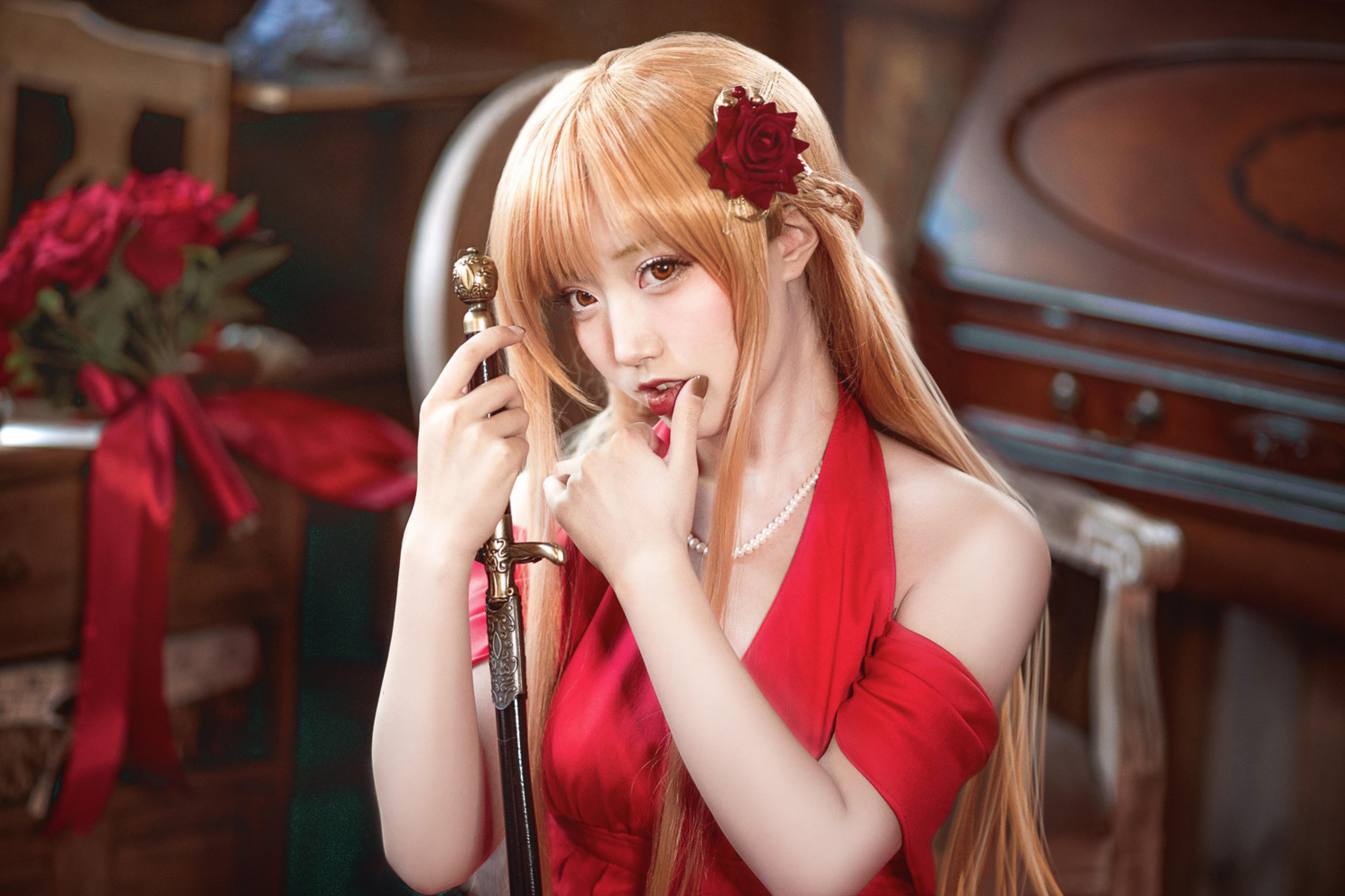 【Cosplay】切切Celia - 刀劍神域亞絲娜禮服：紅裙長髮美腿，優雅還原28P