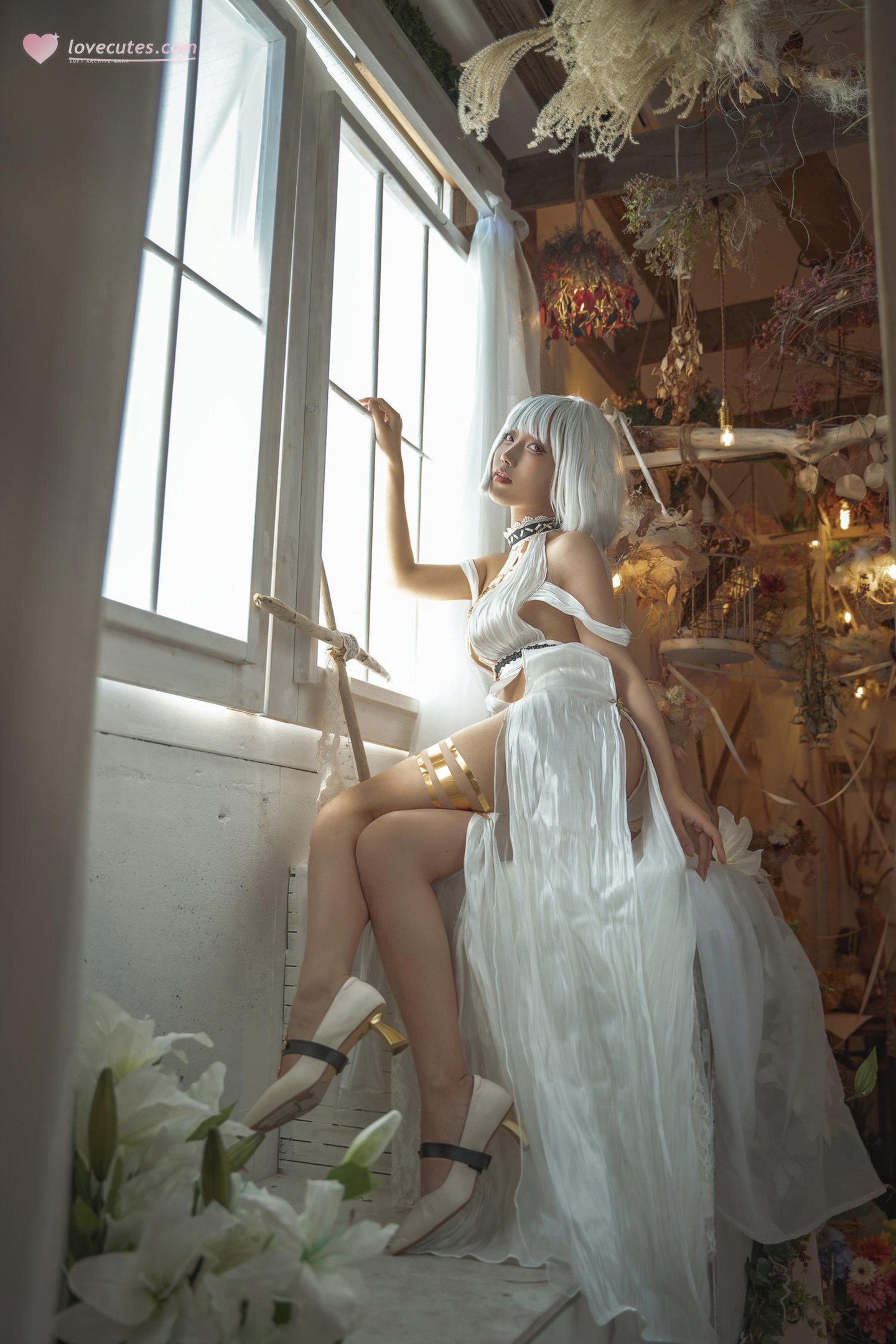 [Cosplay] Cici Celia - Azur Lane Massachusetts: Feast Preparations with Elegant White Hair and Slit Dress, 23P