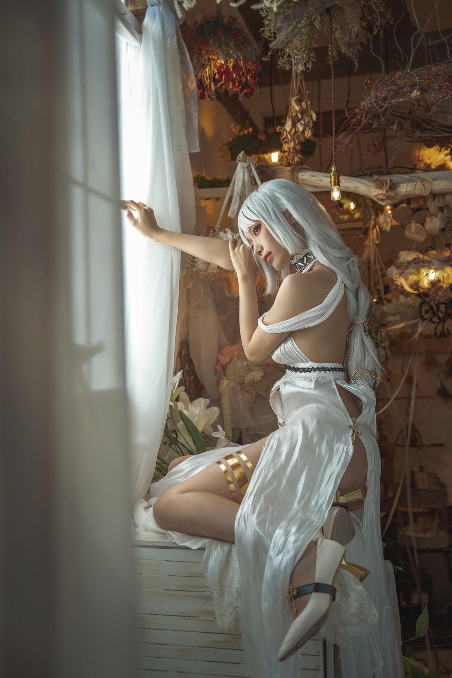 [Cosplay] Cici Celia - Azur Lane Massachusetts: Feast Preparations with Elegant White Hair and Slit Dress, 23P