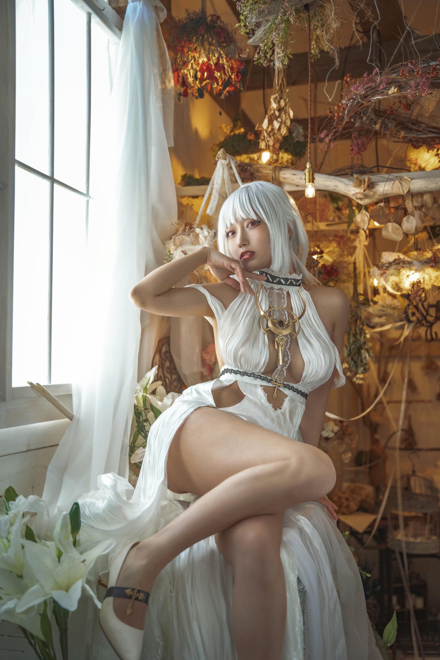 [Cosplay] Cici Celia - Azur Lane Massachusetts: Feast Preparations with Elegant White Hair and Slit Dress, 23P