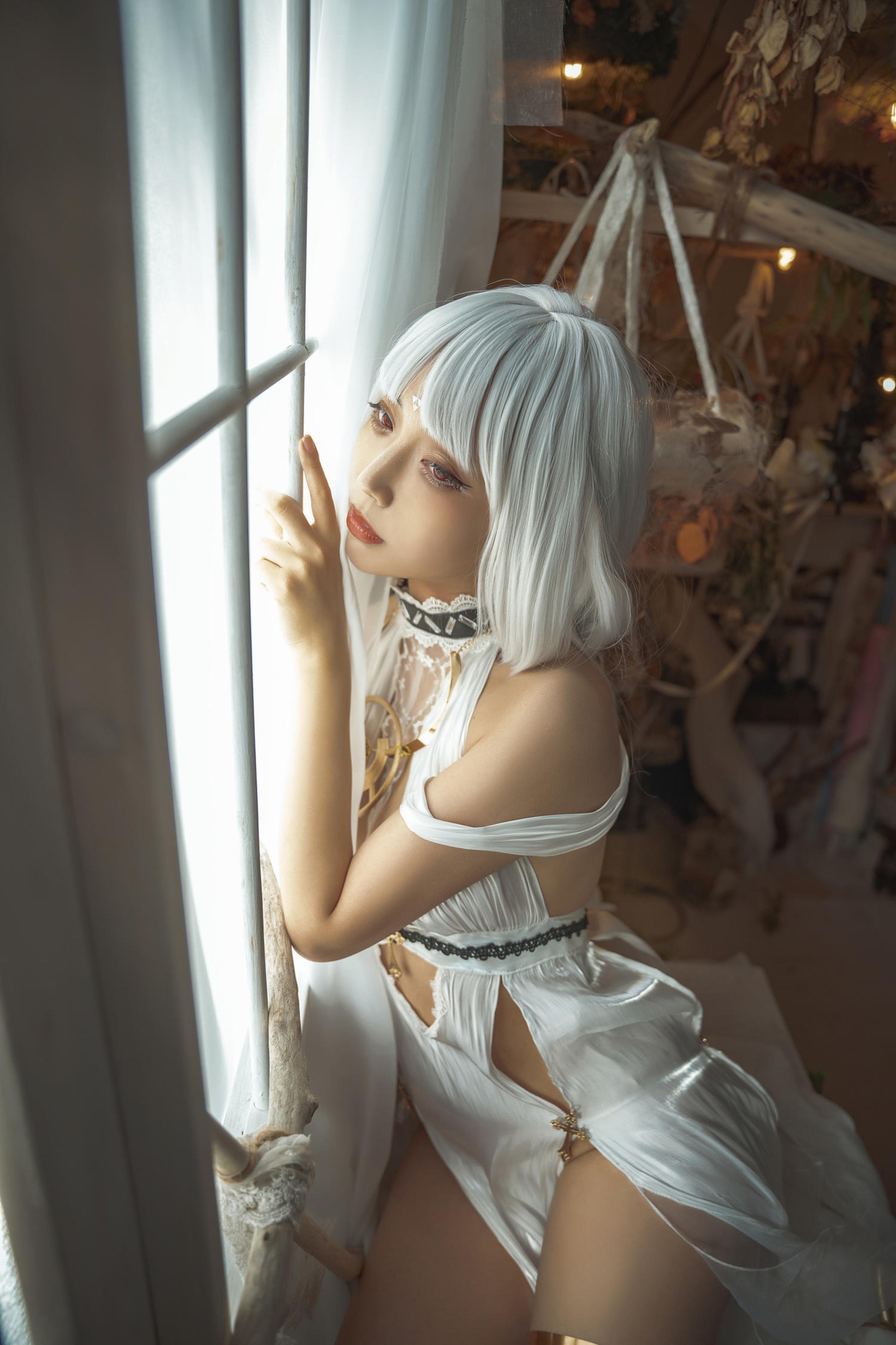 [Cosplay] Cici Celia - Azur Lane Massachusetts: Feast Preparations with Elegant White Hair and Slit Dress, 23P