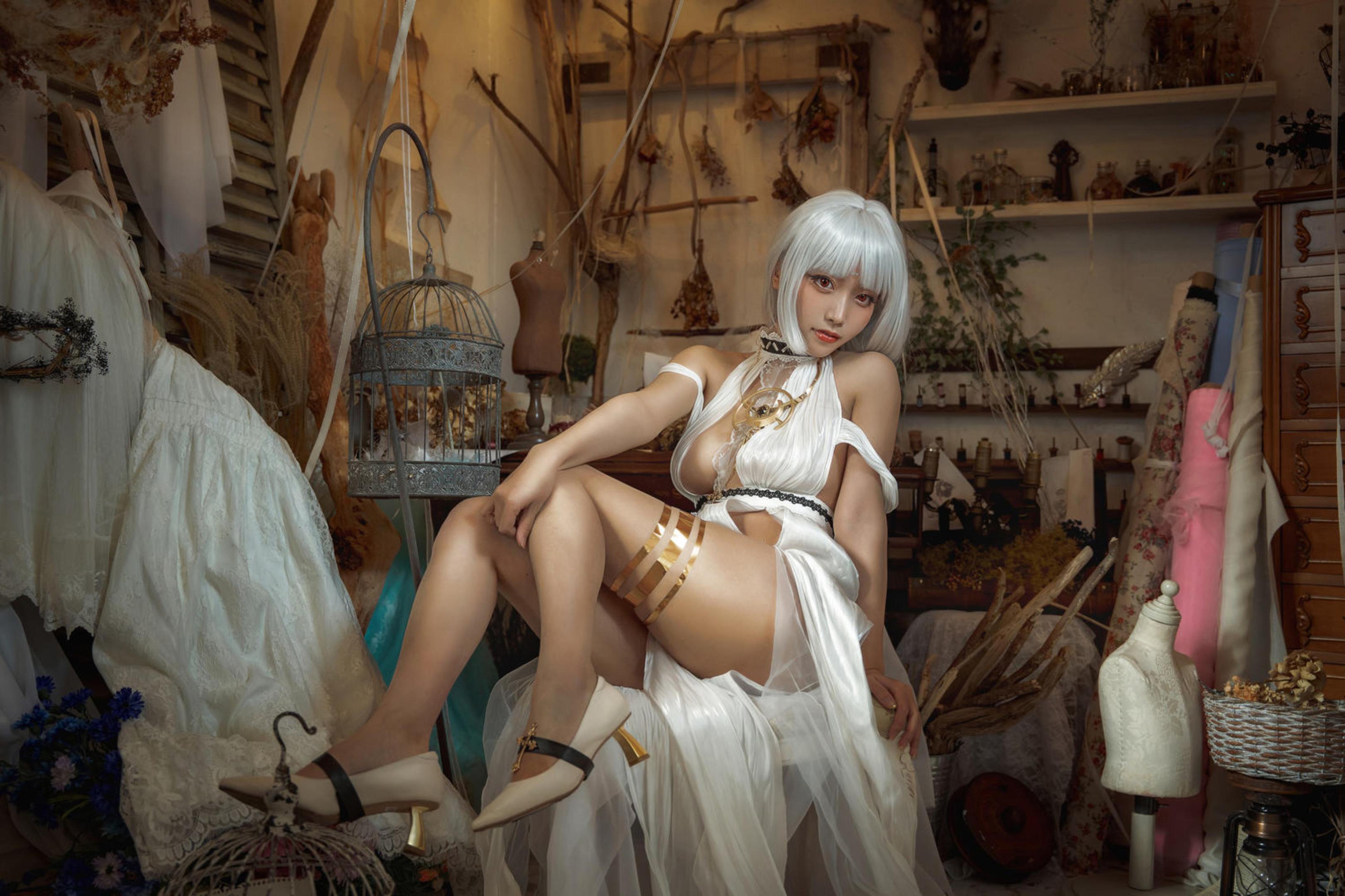 [Cosplay] Cici Celia - Azur Lane Massachusetts: Feast Preparations with Elegant White Hair and Slit Dress, 23P