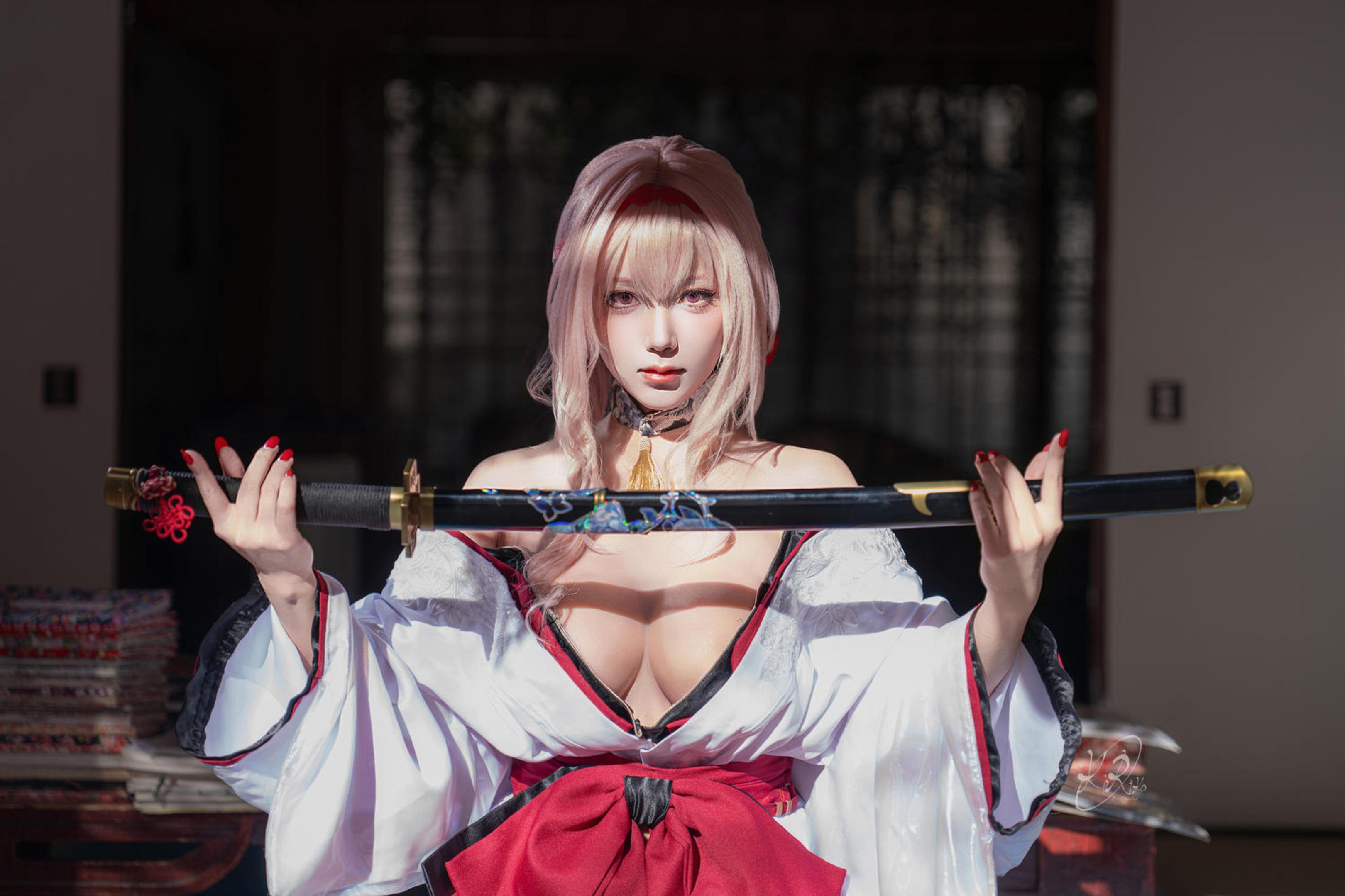 [costume] 切切celia - Nikke勝利女神 暗影 憧憬の花：粉髪と風露肩、巨乳長腿の再現 39P