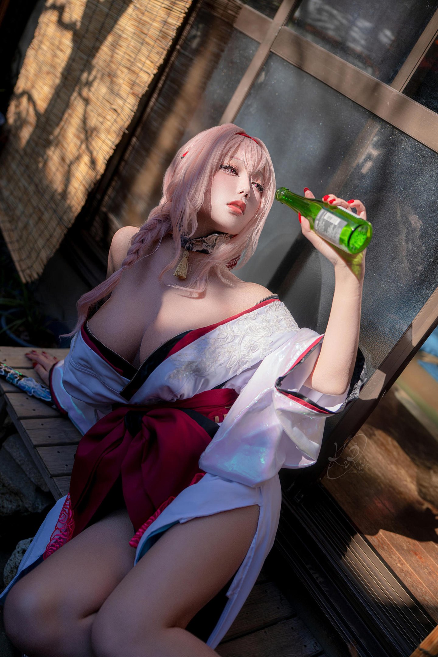 '[cosplay] Celia - Nikke Nữ Thần Chiến Thắng: Hoa Mộng Trong Bóng Tối - Tóc Hồng, Áo Mỏng Vai Trần, Ngực Lớn Chân Dài 39P'