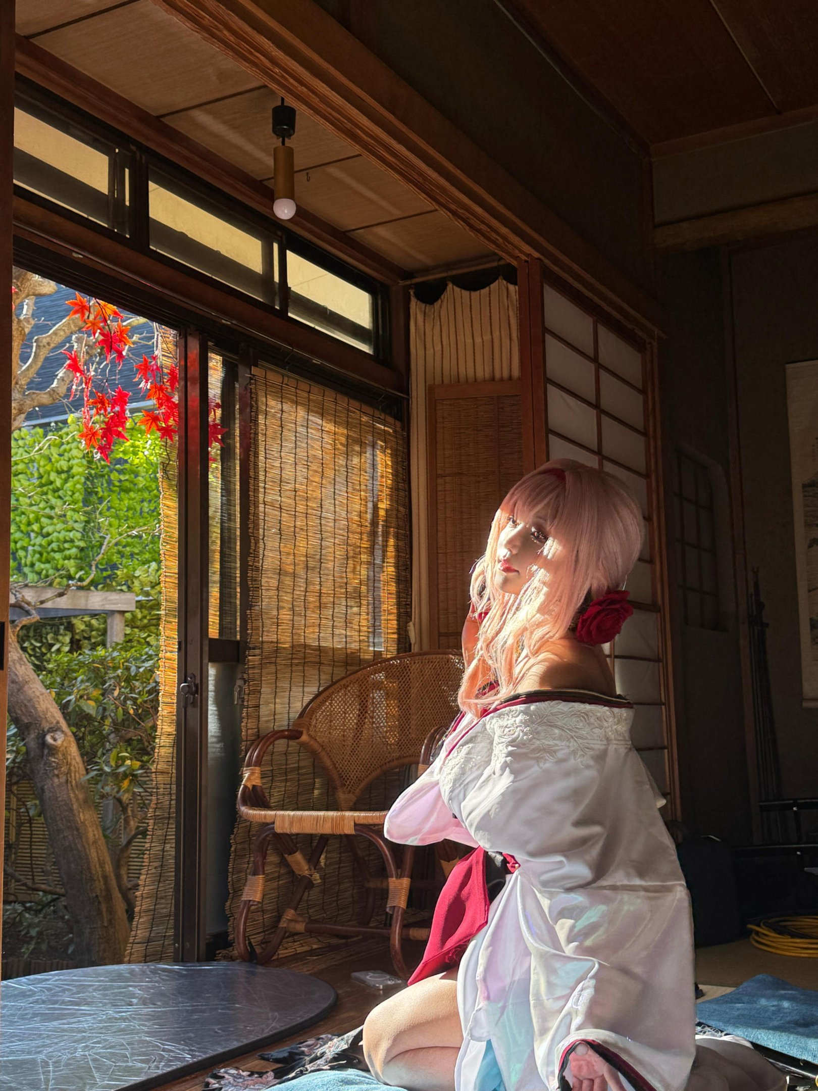 '[cosplay] Celia - Nikke Nữ Thần Chiến Thắng: Hoa Mộng Trong Bóng Tối - Tóc Hồng, Áo Mỏng Vai Trần, Ngực Lớn Chân Dài 39P'