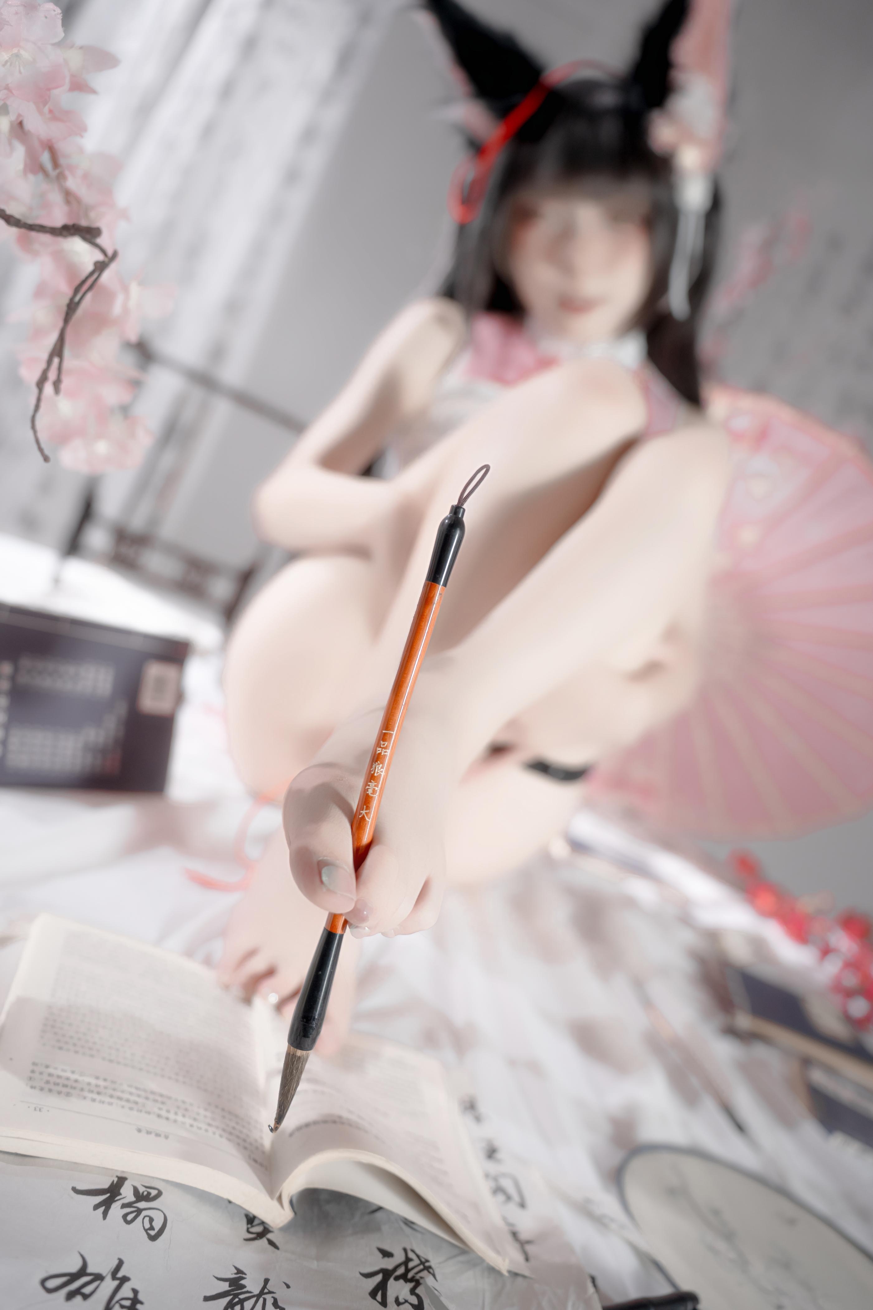 [私房] Giấy Tuyết Etsu_ko - Bộ Ảnh Tình Yêu Đặc Biệt Tháng 12 Năm 2025: Áo Dài Lụa Trắng, Mông Quyến Rũ, 31P