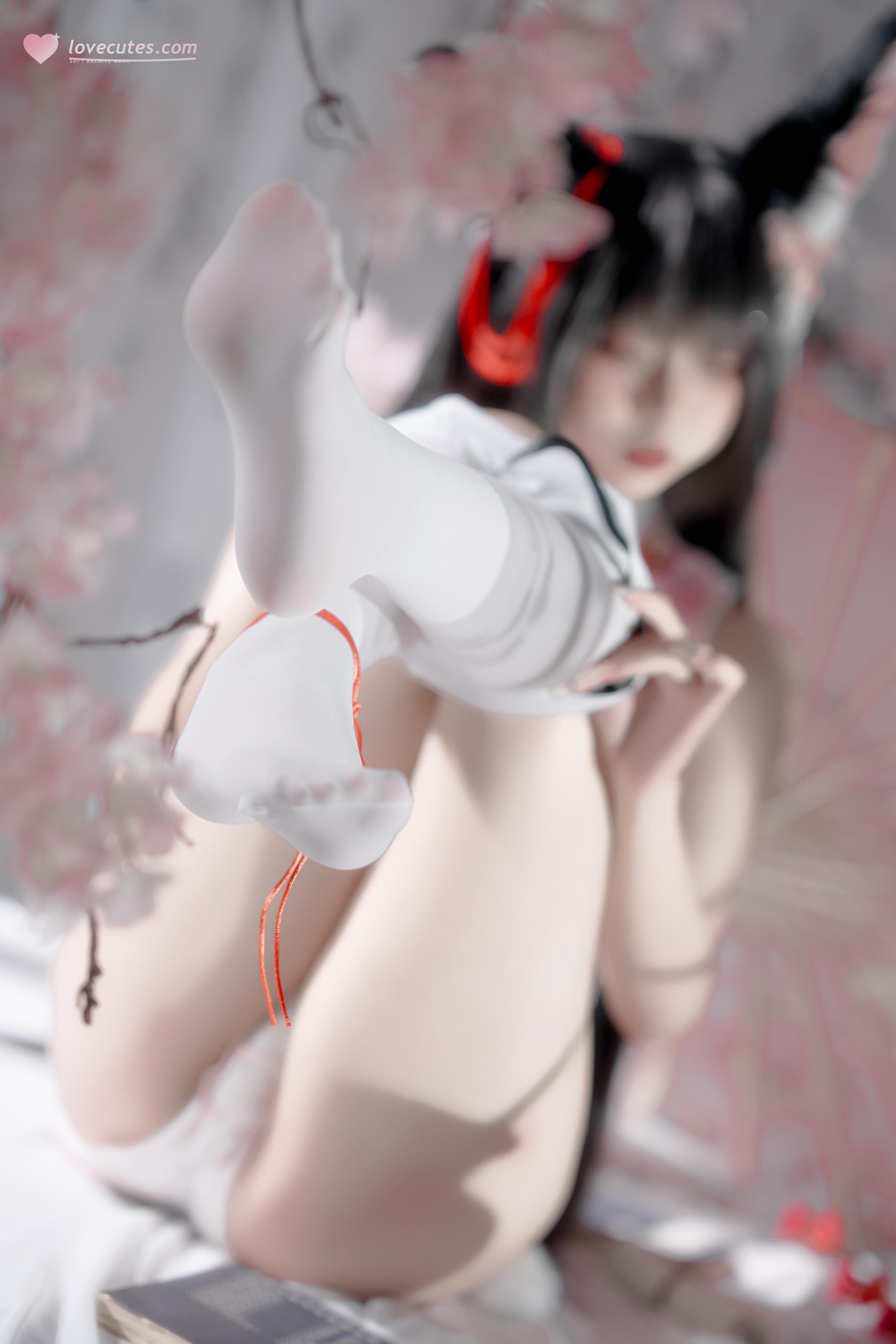 [私房] 纸悦Etsu_ko - 2025年12月真愛特寫包：白絲旗袍翹臀露穴特寫私房 31P