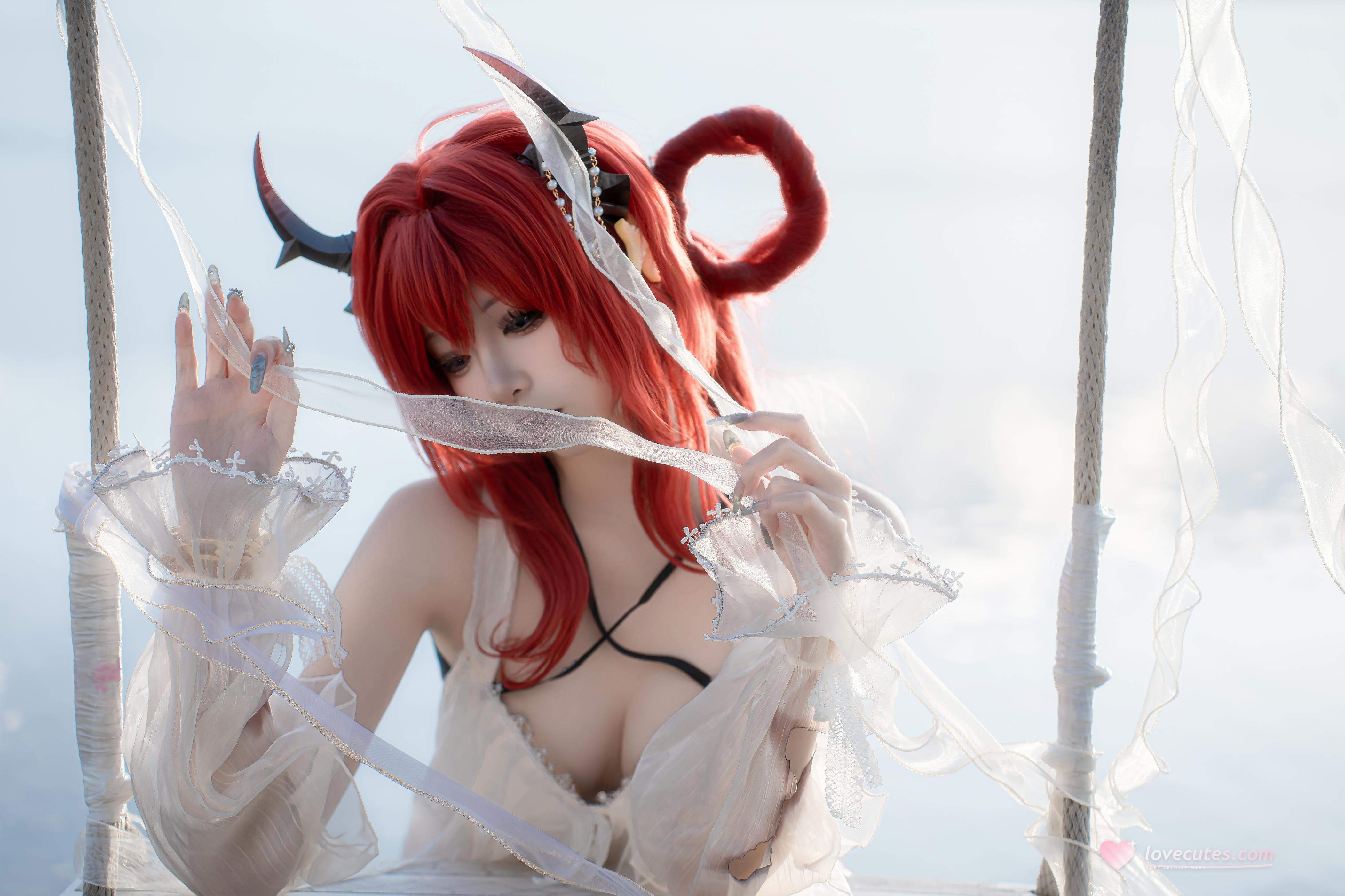 '[cosplay] 纸悦Etsu_ko - 明日方舟 史尔特尔 Bikinis: Tái hiện cảnh nước nhẹ nhàng của ác quỷ tóc đỏ 37P'