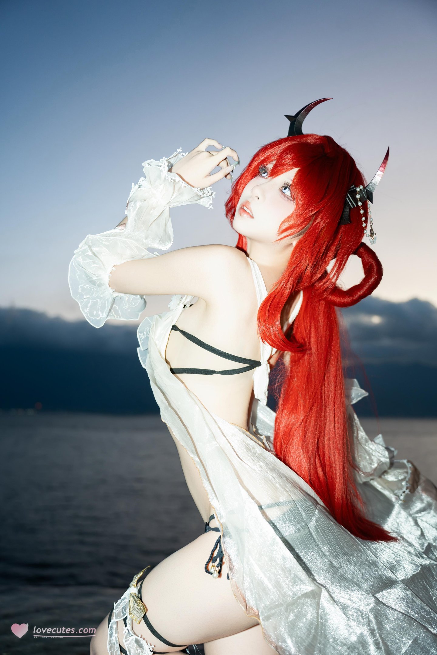 '[cosplay] 纸悦Etsu_ko - 明日方舟 史尔特尔 Bikinis: Tái hiện cảnh nước nhẹ nhàng của ác quỷ tóc đỏ 37P'