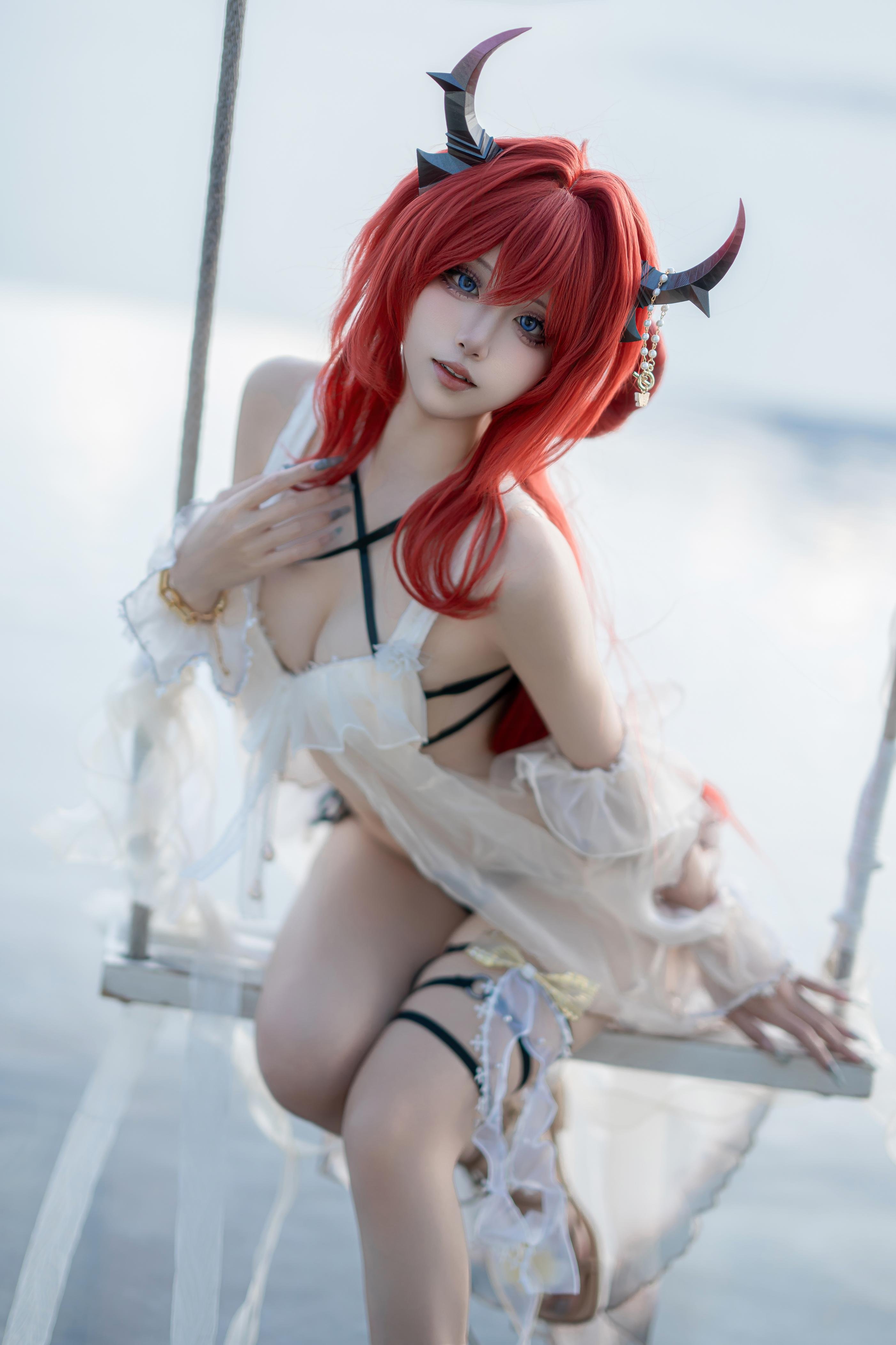 '[cosplay] 纸悦Etsu_ko - 明日方舟 史尔特尔 Bikinis: Tái hiện cảnh nước nhẹ nhàng của ác quỷ tóc đỏ 37P'
