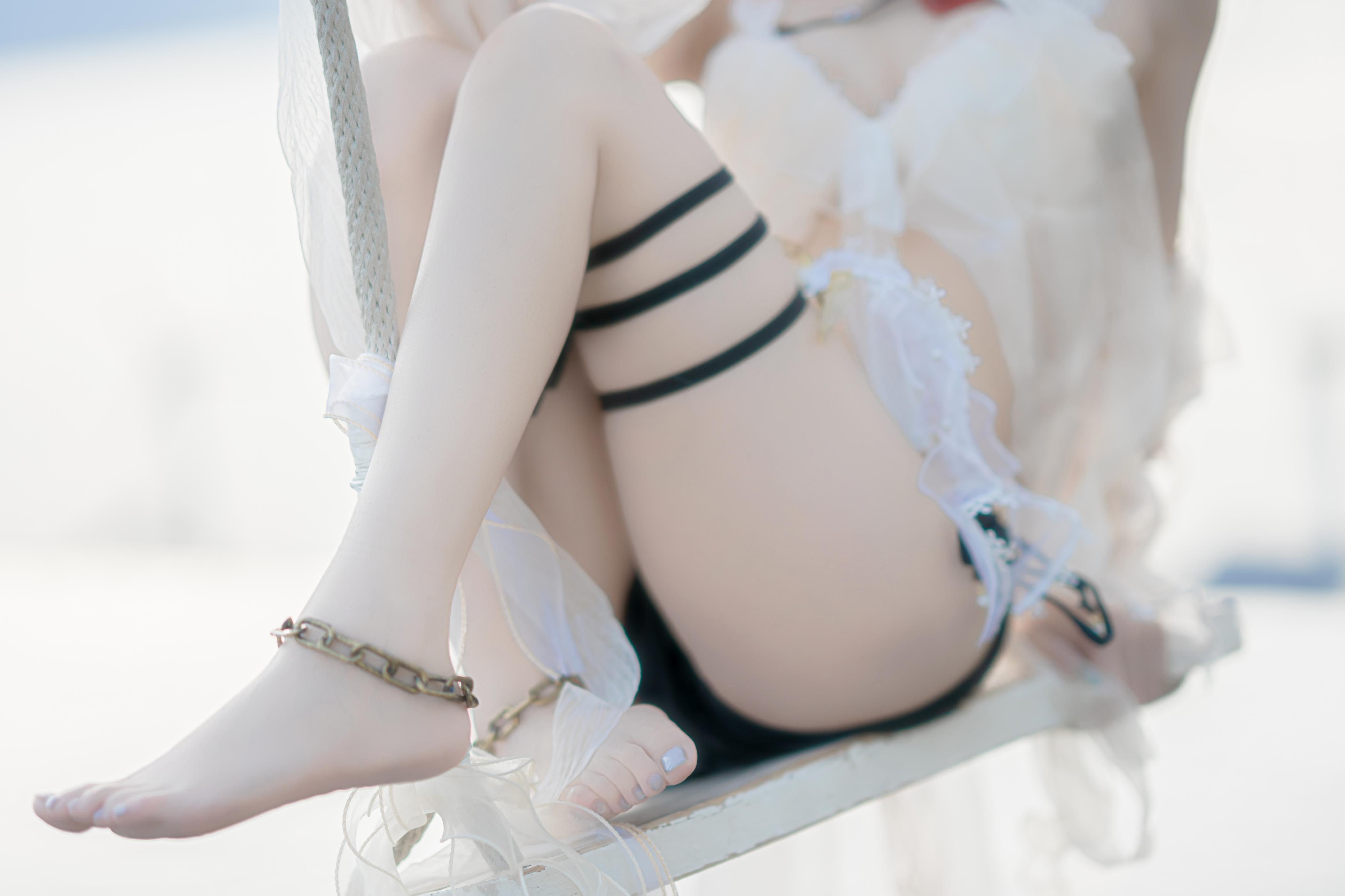 [costume扮演] 纸悦Etsu_ko - 明日方舟 史尔特尔 泳裝：紅髮惡魔角輕紗水景還原 37P