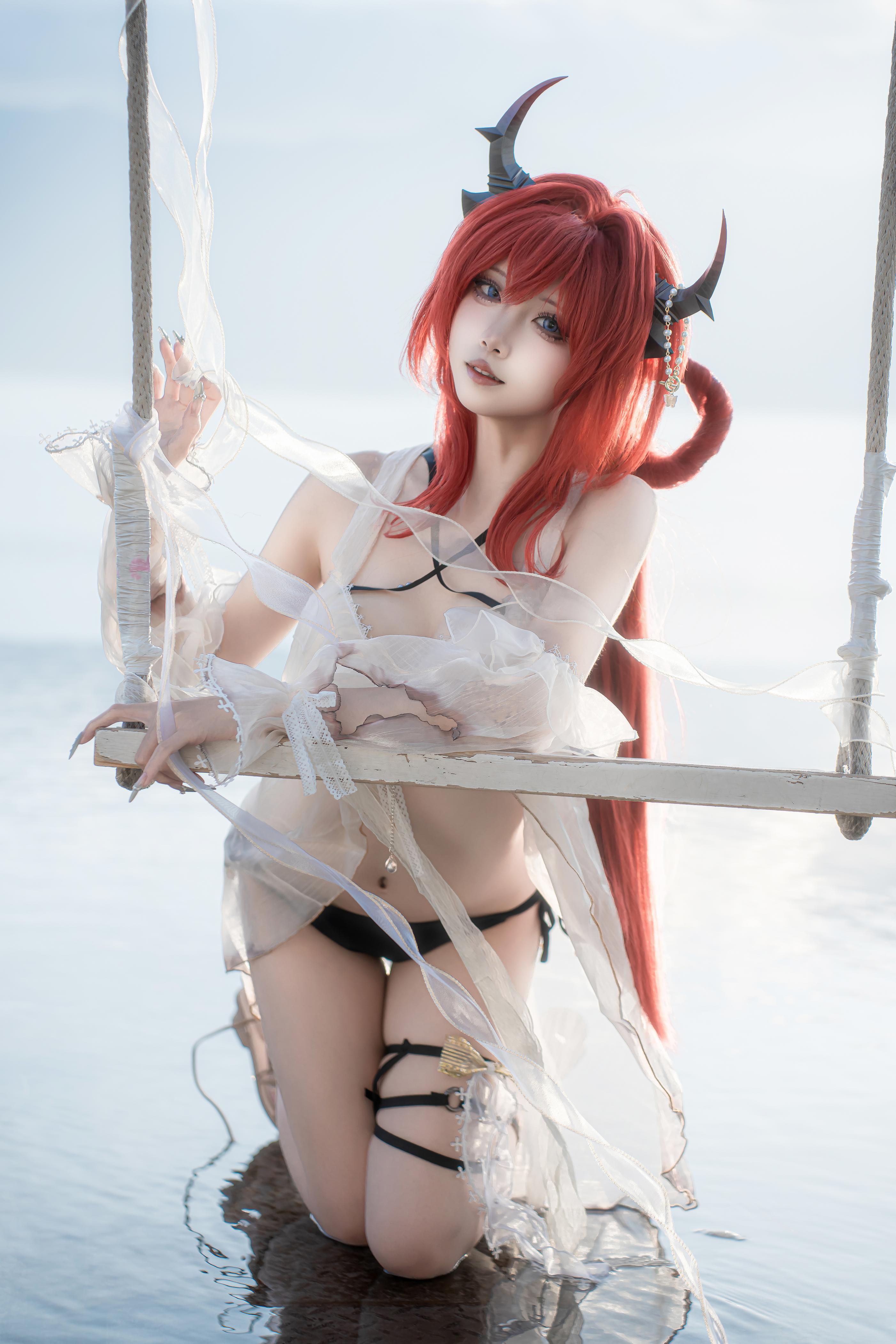 '[cosplay] 纸悦Etsu_ko - 明日方舟 史尔特尔 Bikinis: Tái hiện cảnh nước nhẹ nhàng của ác quỷ tóc đỏ 37P'