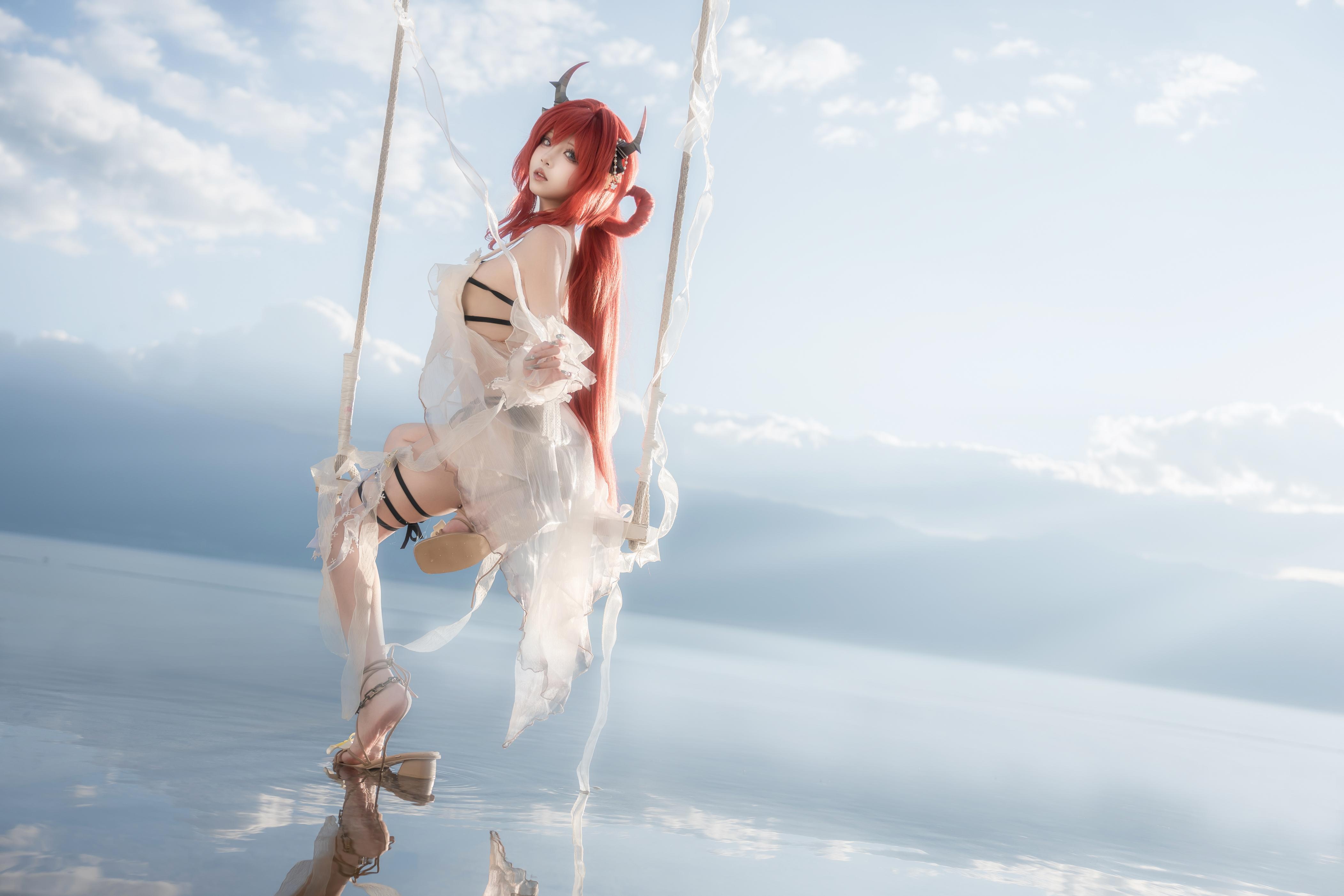 '[cosplay] 纸悦Etsu_ko - 明日方舟 史尔特尔 Bikinis: Tái hiện cảnh nước nhẹ nhàng của ác quỷ tóc đỏ 37P'