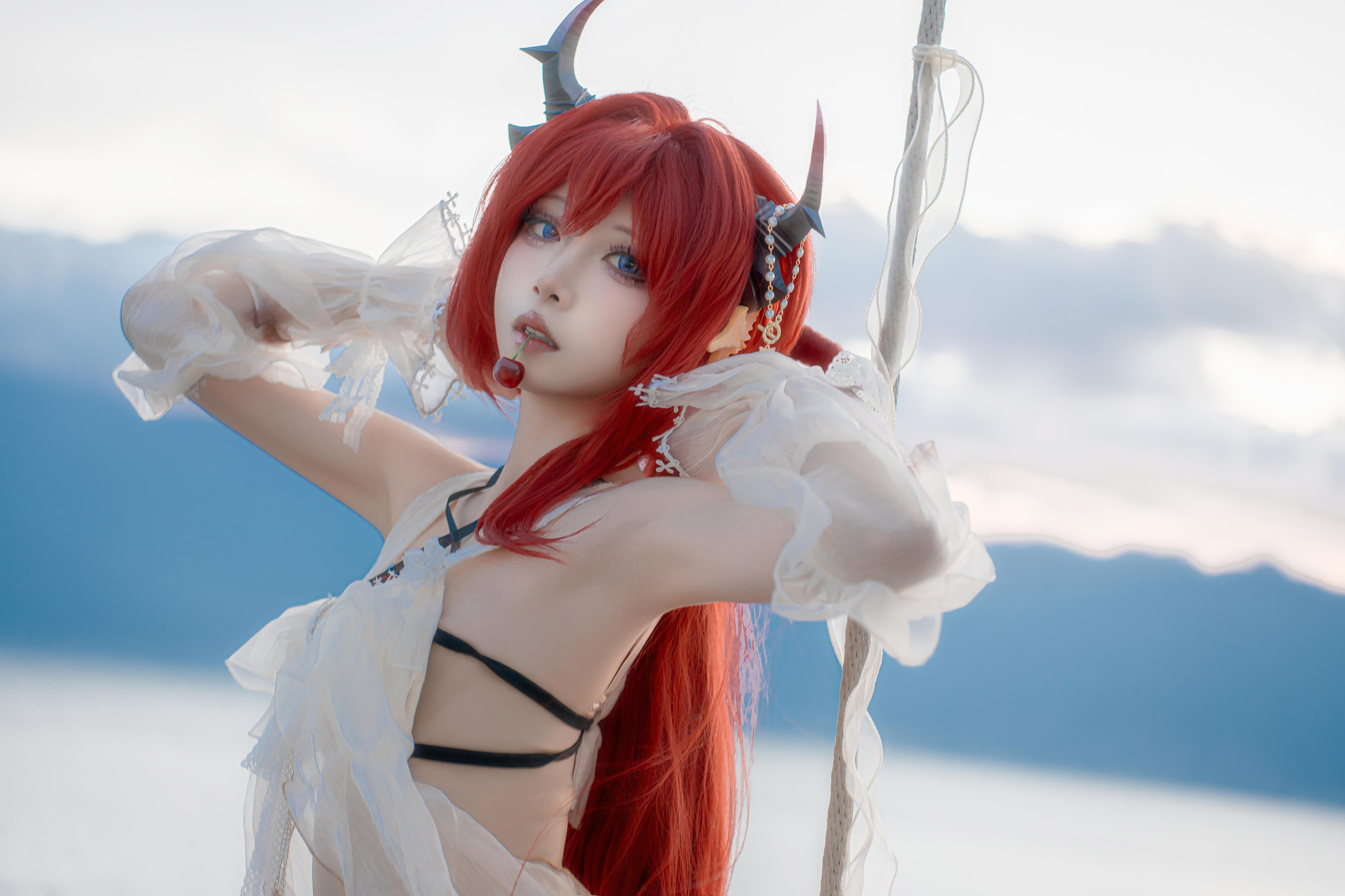 '[cosplay] 纸悦Etsu_ko - 明日方舟 史尔特尔 Bikinis: Tái hiện cảnh nước nhẹ nhàng của ác quỷ tóc đỏ 37P'