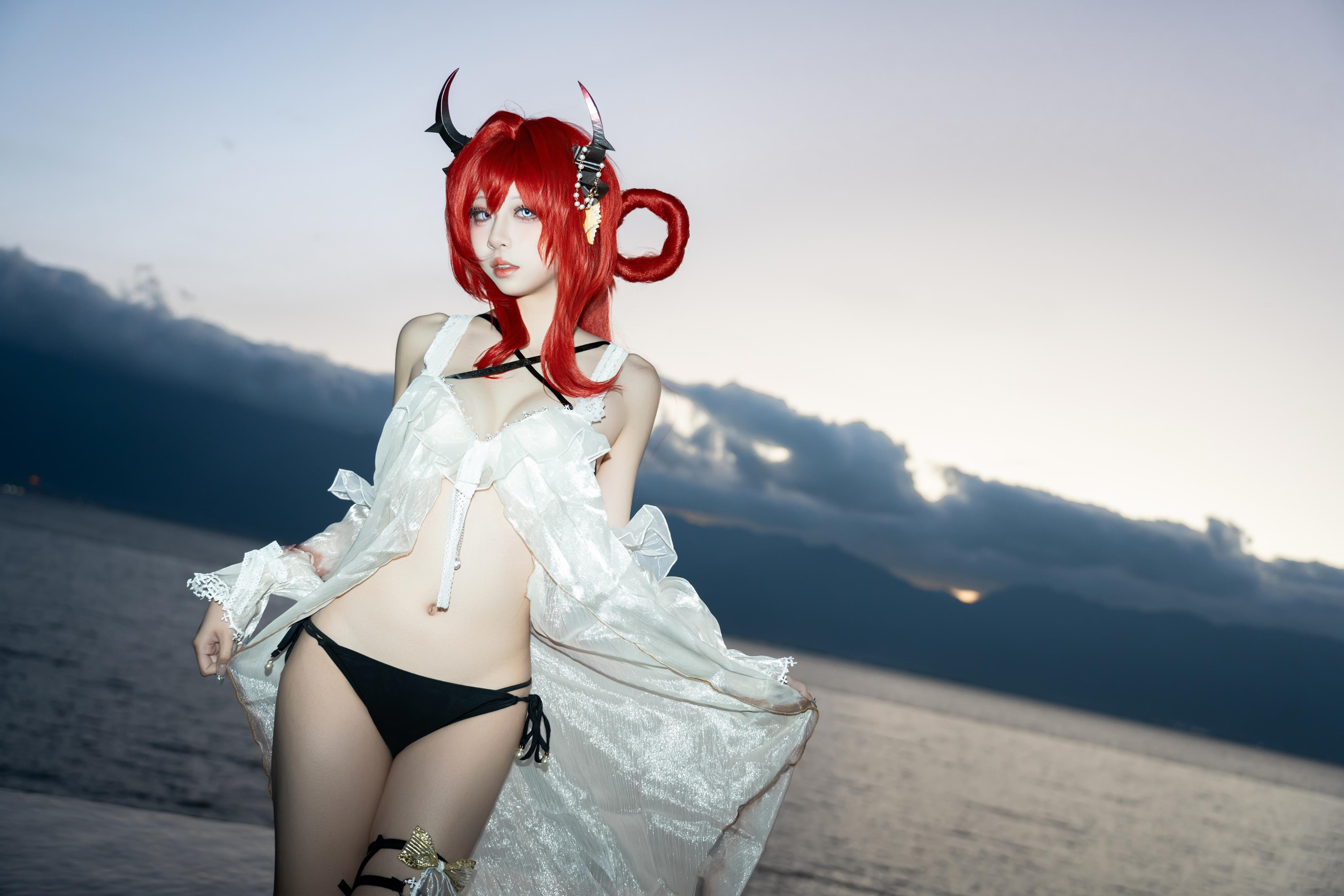 '[cosplay] 纸悦Etsu_ko - 明日方舟 史尔特尔 Bikinis: Tái hiện cảnh nước nhẹ nhàng của ác quỷ tóc đỏ 37P'