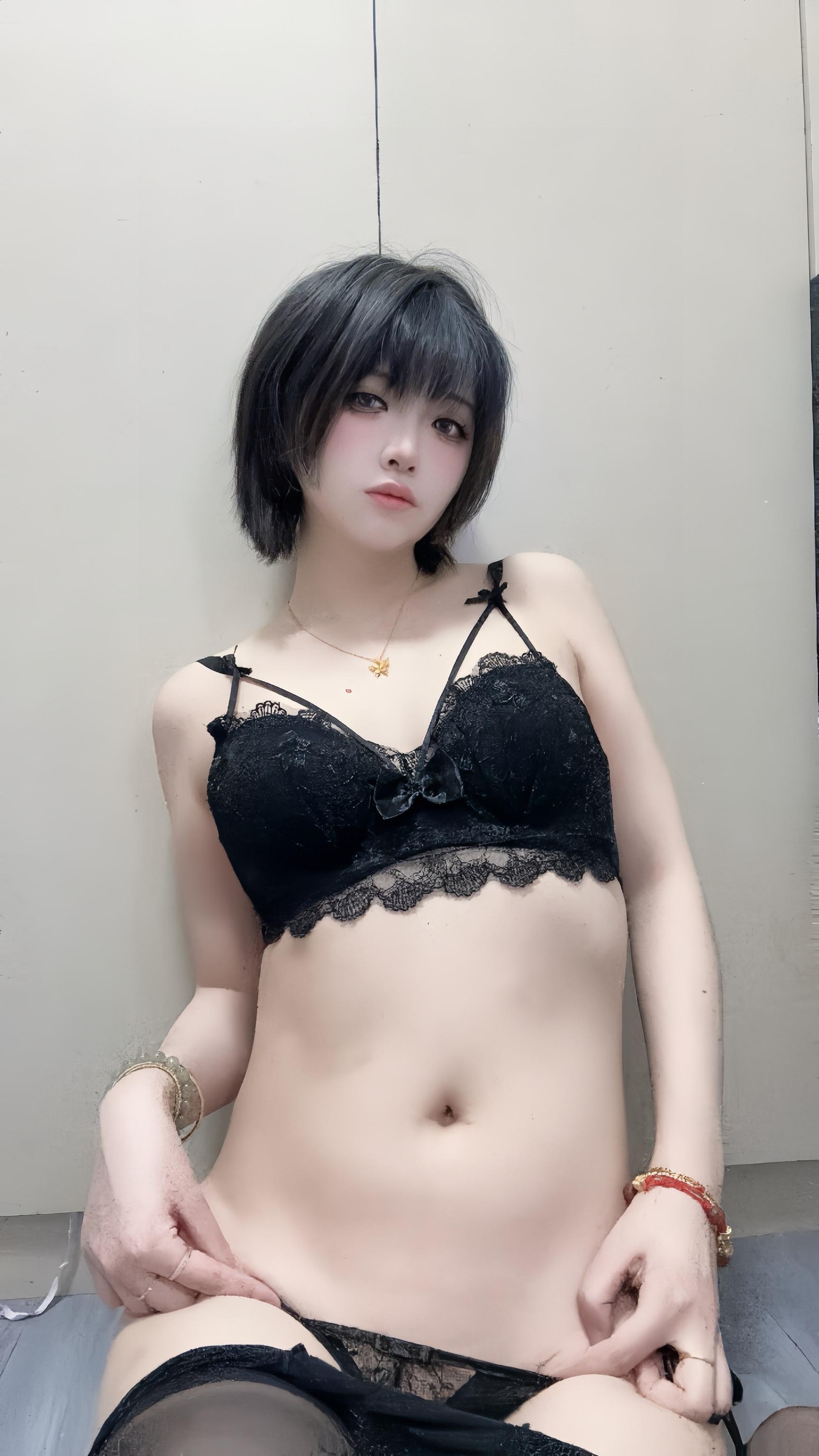 [私房] 미친 고양이ss - 2025년 6월 회원 구독: 집에서 찍은 노출 속옷, 흰색 스타킹 미녀 다리 대작 60P3V
