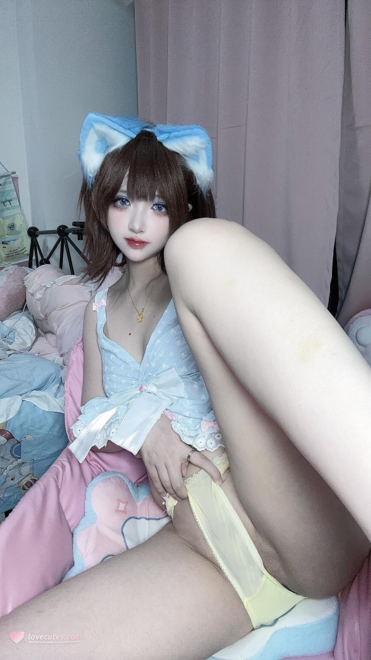 [私房] 미친 고양이ss - 2025년 6월 회원 구독: 집에서 찍은 노출 속옷, 흰색 스타킹 미녀 다리 대작 60P3V