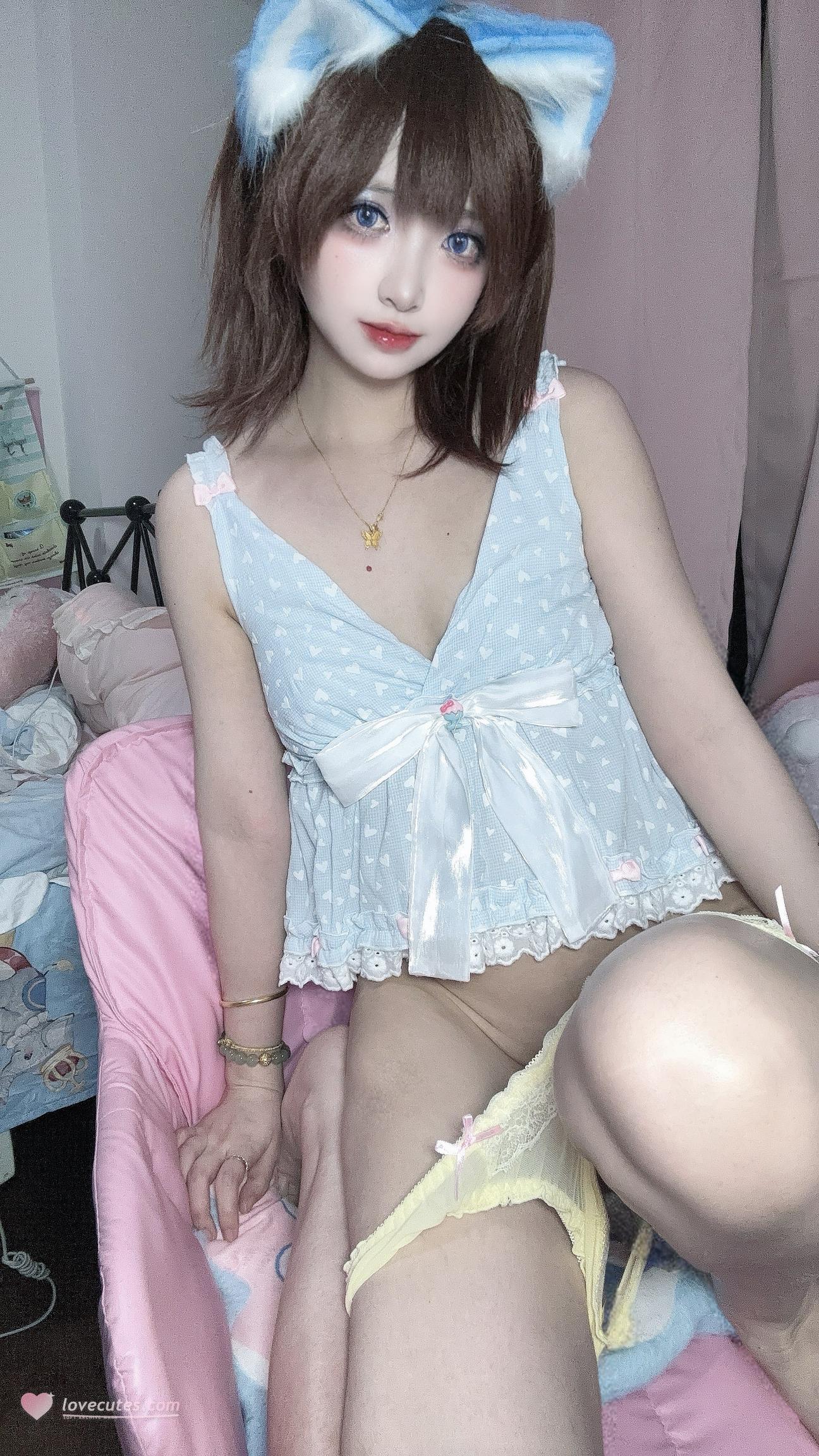 [私房] 미친 고양이ss - 2025년 6월 회원 구독: 집에서 찍은 노출 속옷, 흰색 스타킹 미녀 다리 대작 60P3V
