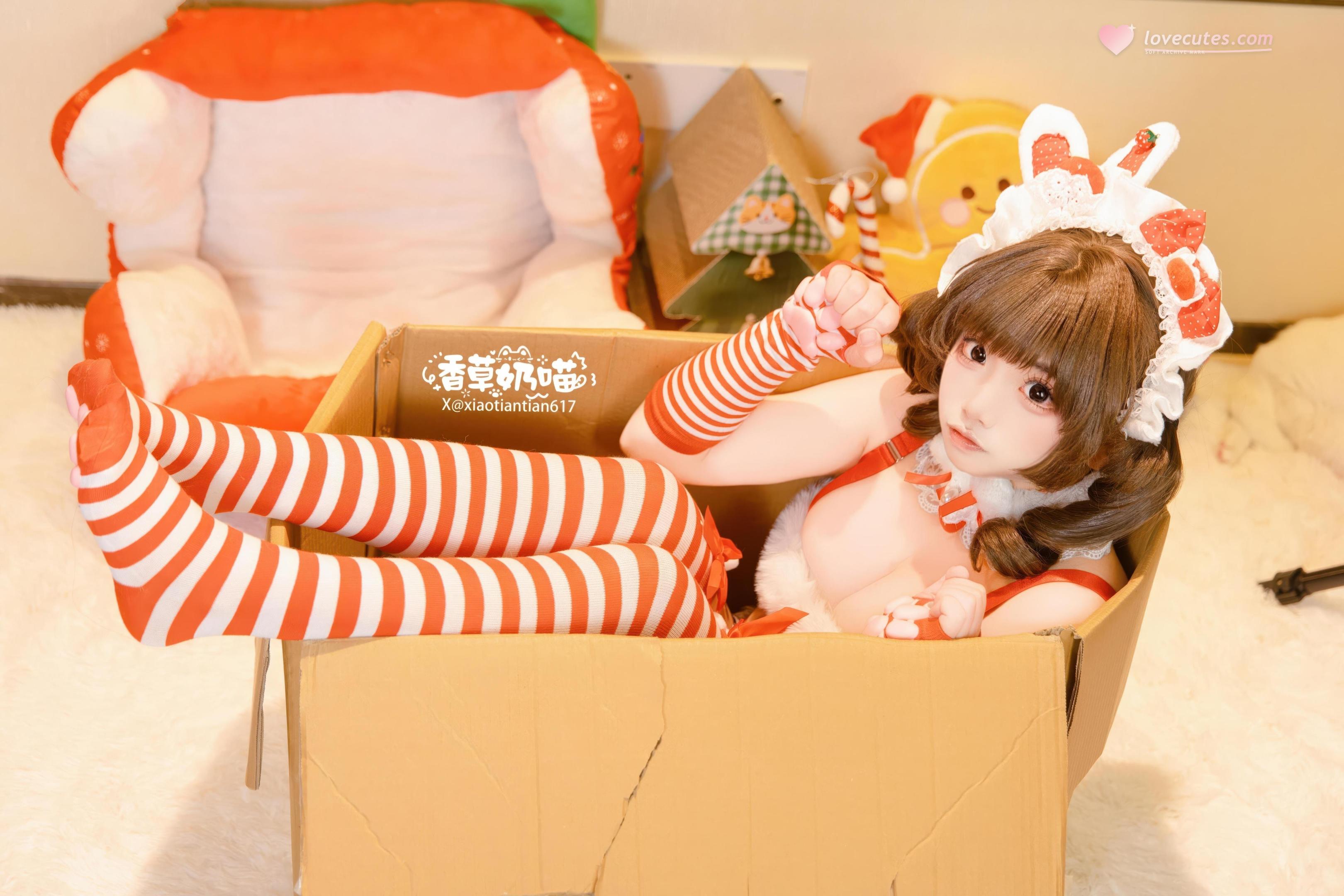 [私房] 香草奶喵 - クリスマスギフト：赤白ウサギ耳セクシーランジェリー 巨乳白ストッキング 大ボリューム135P25V