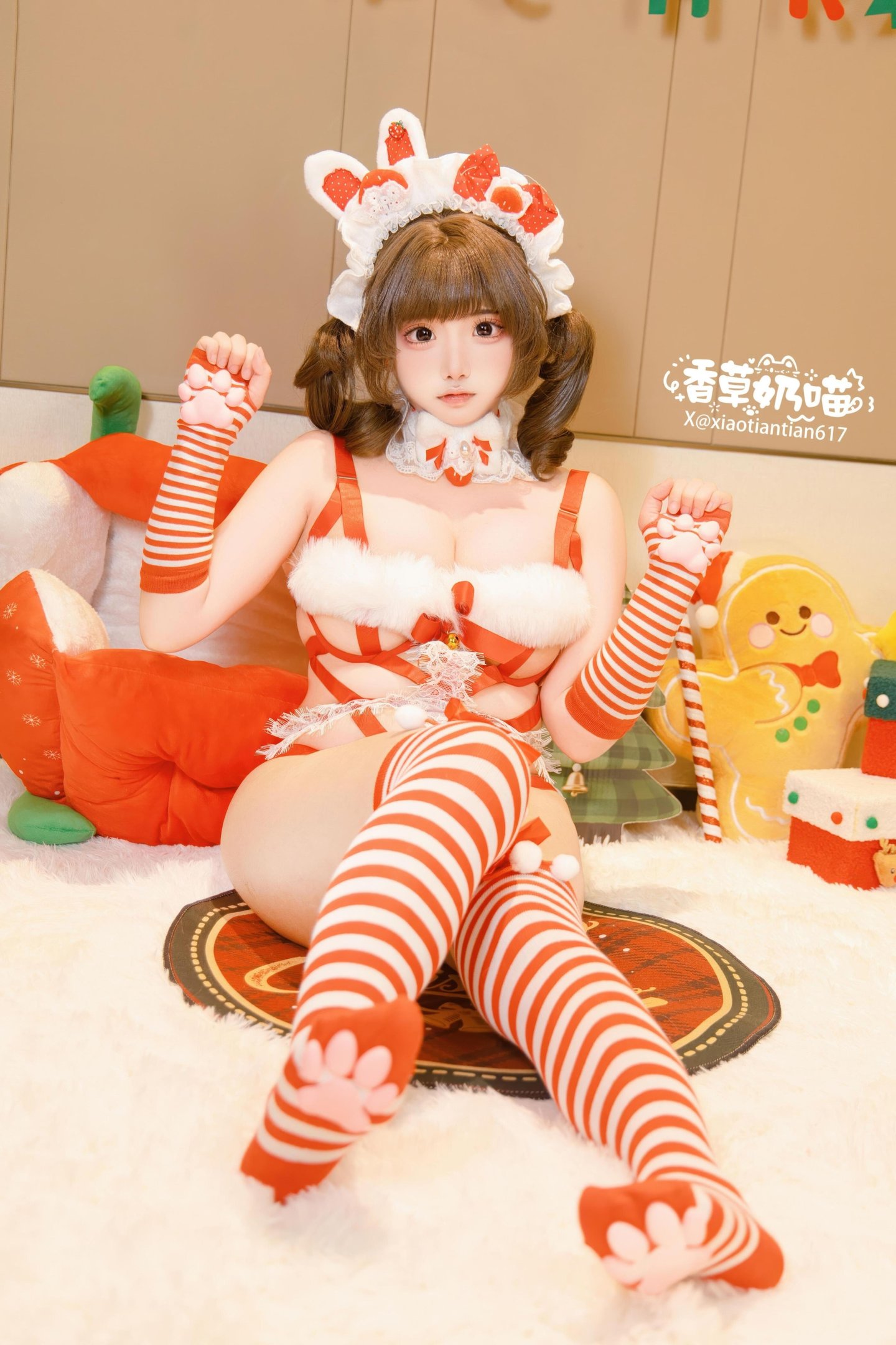 [私房] 香草奶喵 - クリスマスギフト：赤白ウサギ耳セクシーランジェリー 巨乳白ストッキング 大ボリューム135P25V