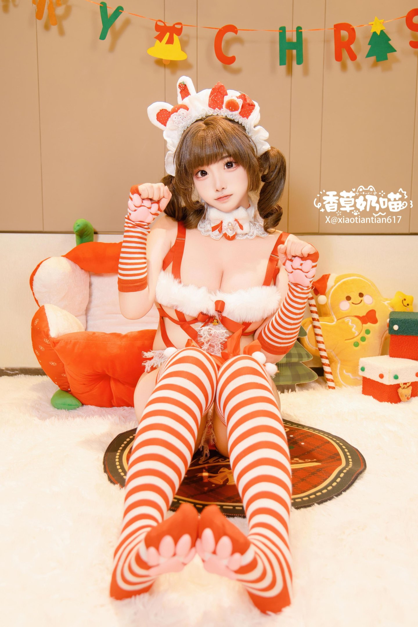 [私房] 香草奶喵 - クリスマスギフト：赤白ウサギ耳セクシーランジェリー 巨乳白ストッキング 大ボリューム135P25V