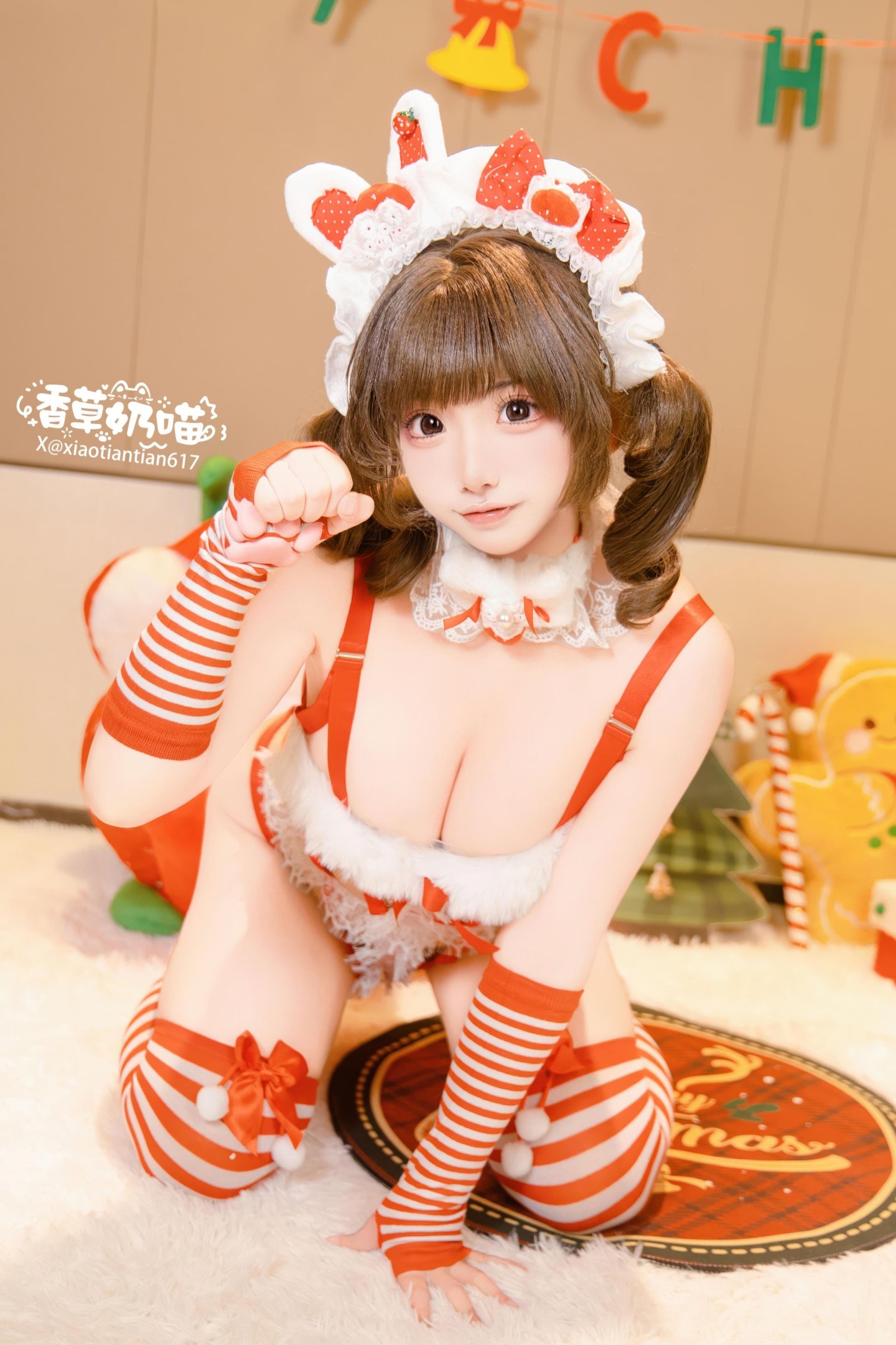 [私房] 香草奶喵 - クリスマスギフト：赤白ウサギ耳セクシーランジェリー 巨乳白ストッキング 大ボリューム135P25V