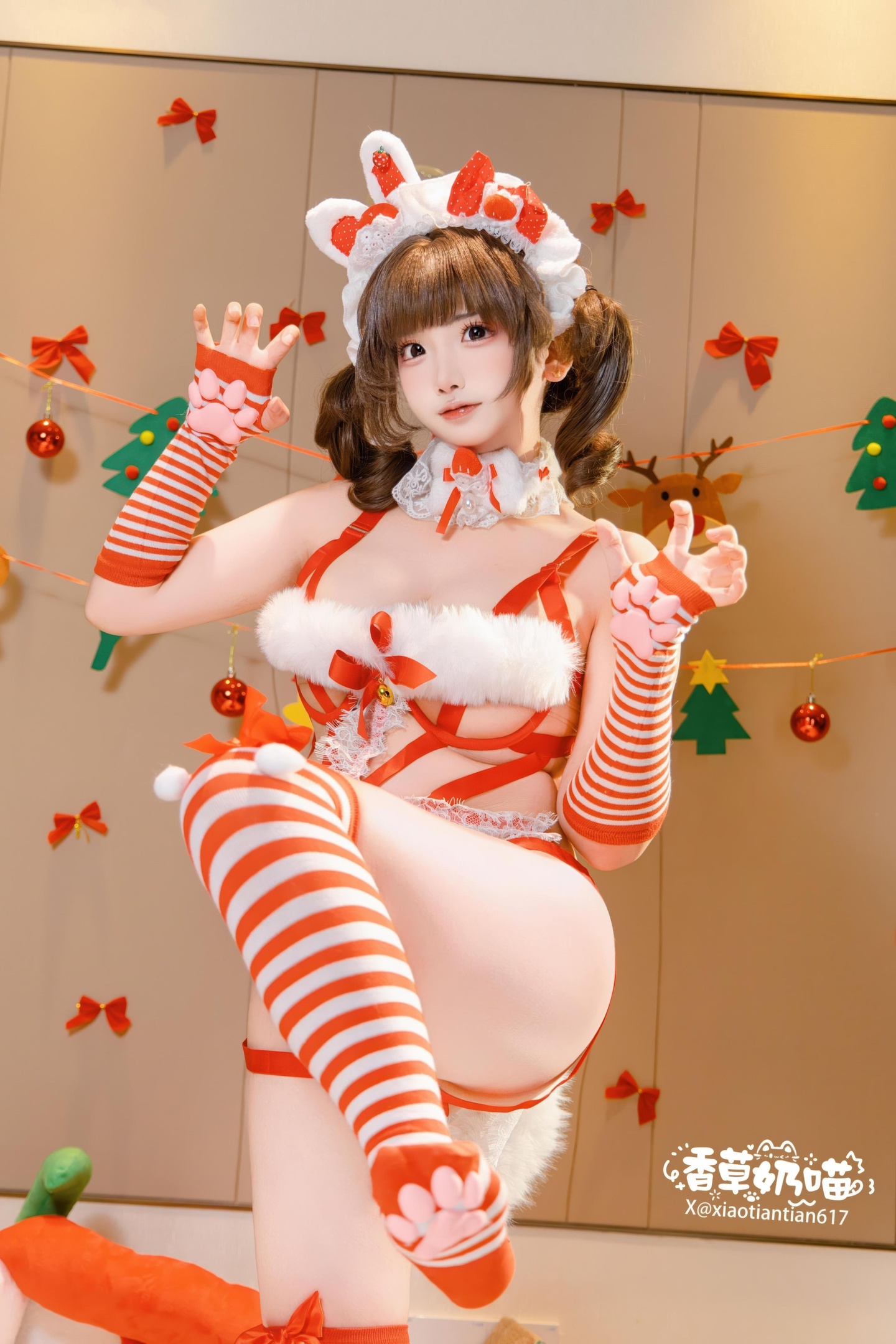 [私房] 香草奶喵 - クリスマスギフト：赤白ウサギ耳セクシーランジェリー 巨乳白ストッキング 大ボリューム135P25V
