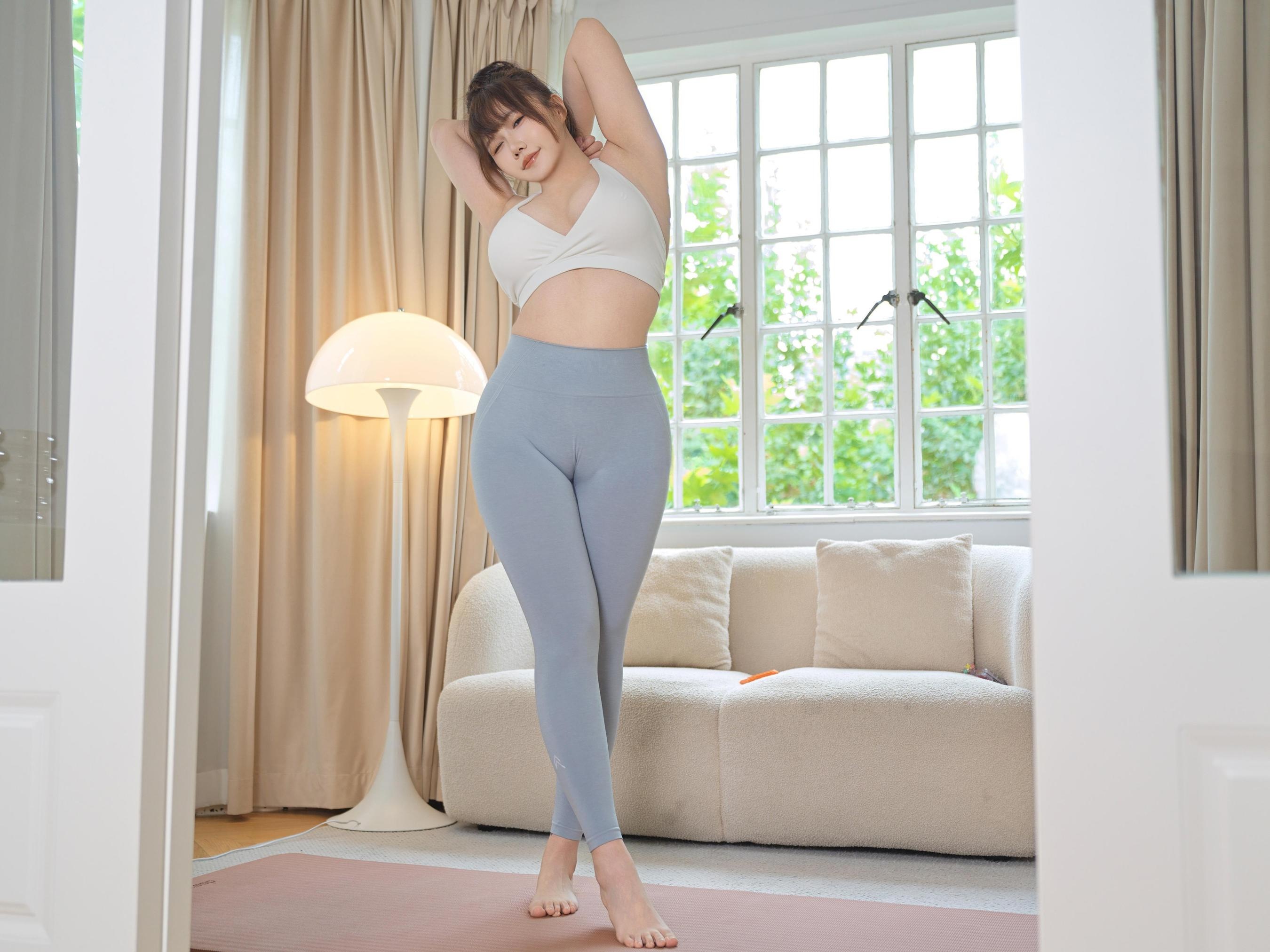 [私房] 麻花酱 - ヨガウェア：タイトなヨガパンツ、巨乳・ヒップアップ、美脚大特集 56P2V