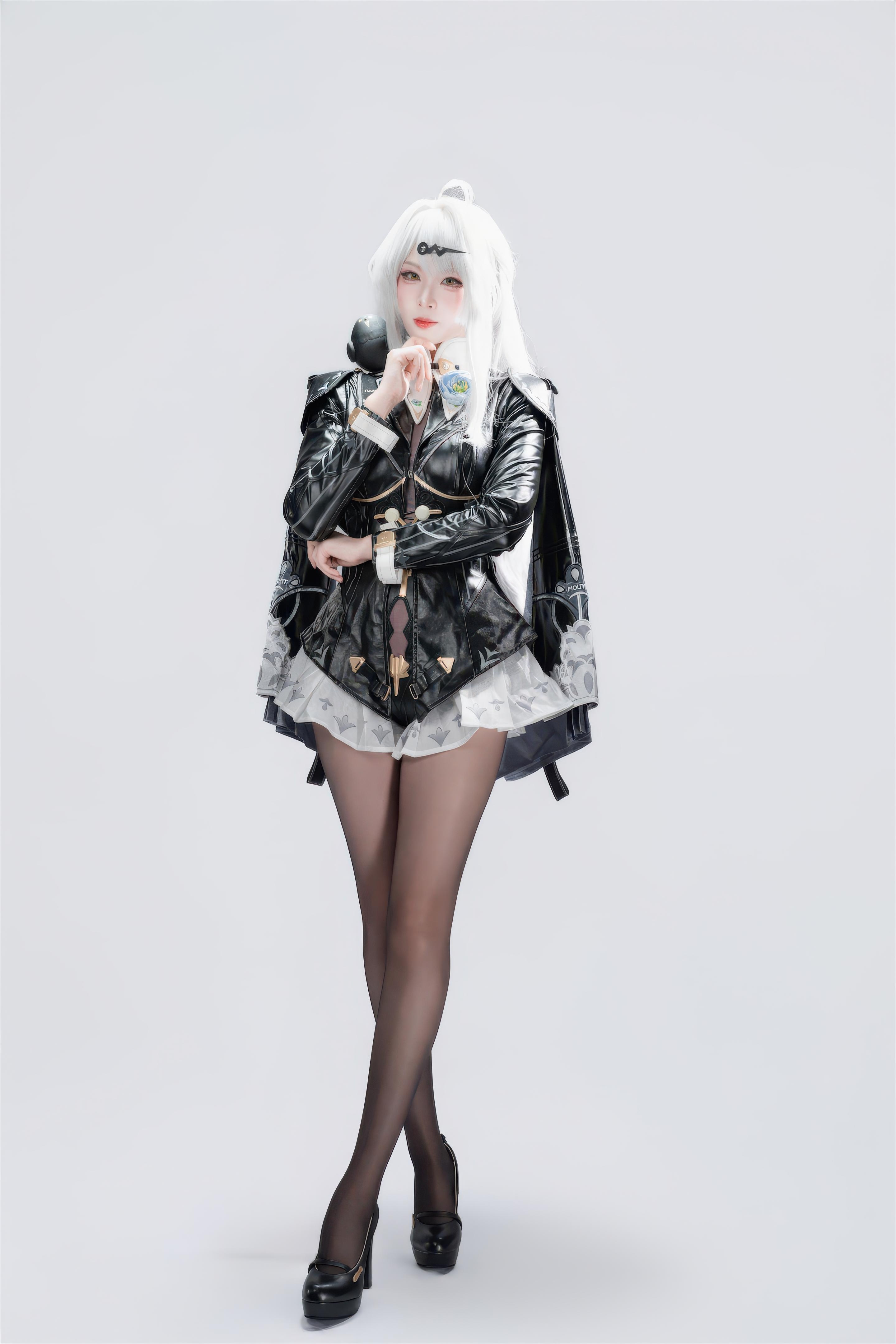 【Cosplay】軒蕭學姐 - 絕區零 儀玄 墨形影蹤OL：白髮黑絲皮衣 長腿還原 100P