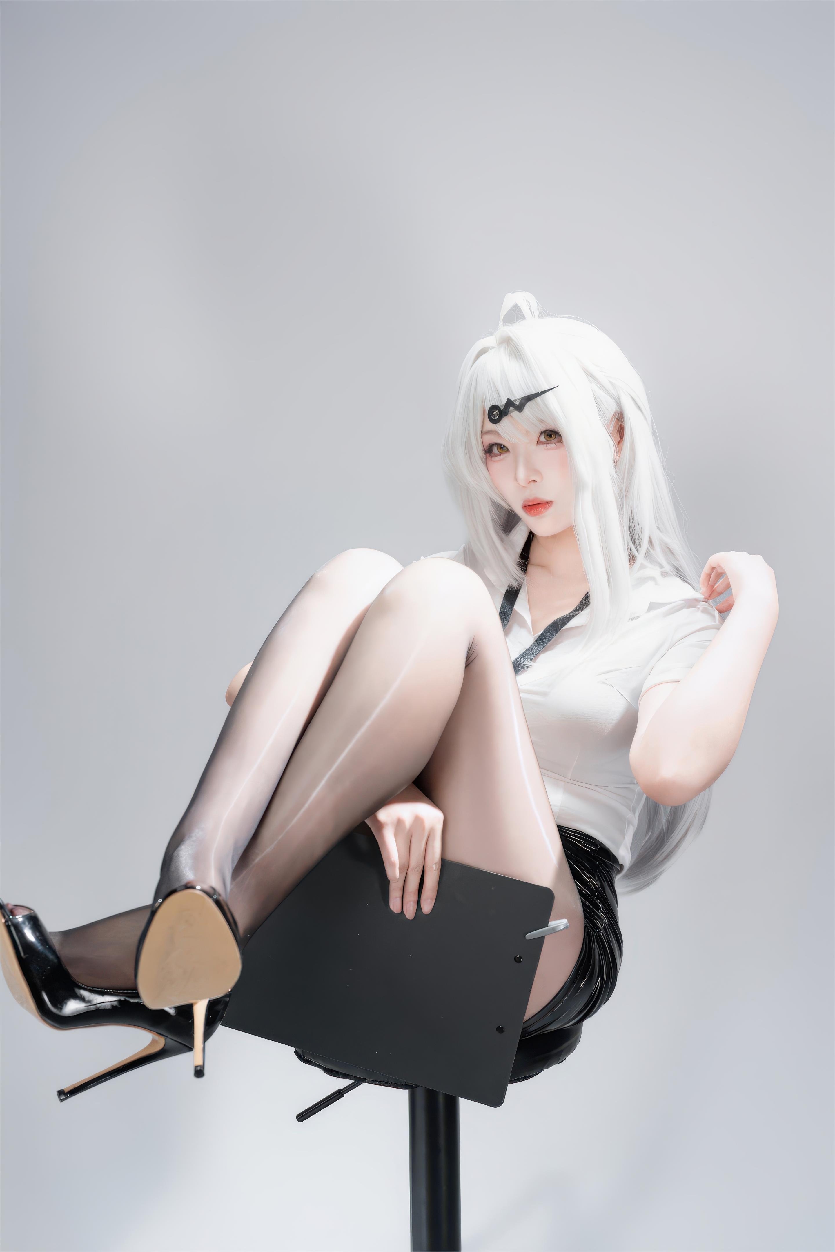 [costume hóa] Xuân Tiêu Học Tỷ - Tuyệt Khu Không - Nghi Huyền Mặc Hình Ảnh Truy Tìm OL: Tóc Trắng, Tất Đen, Áo Da, Chân Dài, Phục Hồi 100P