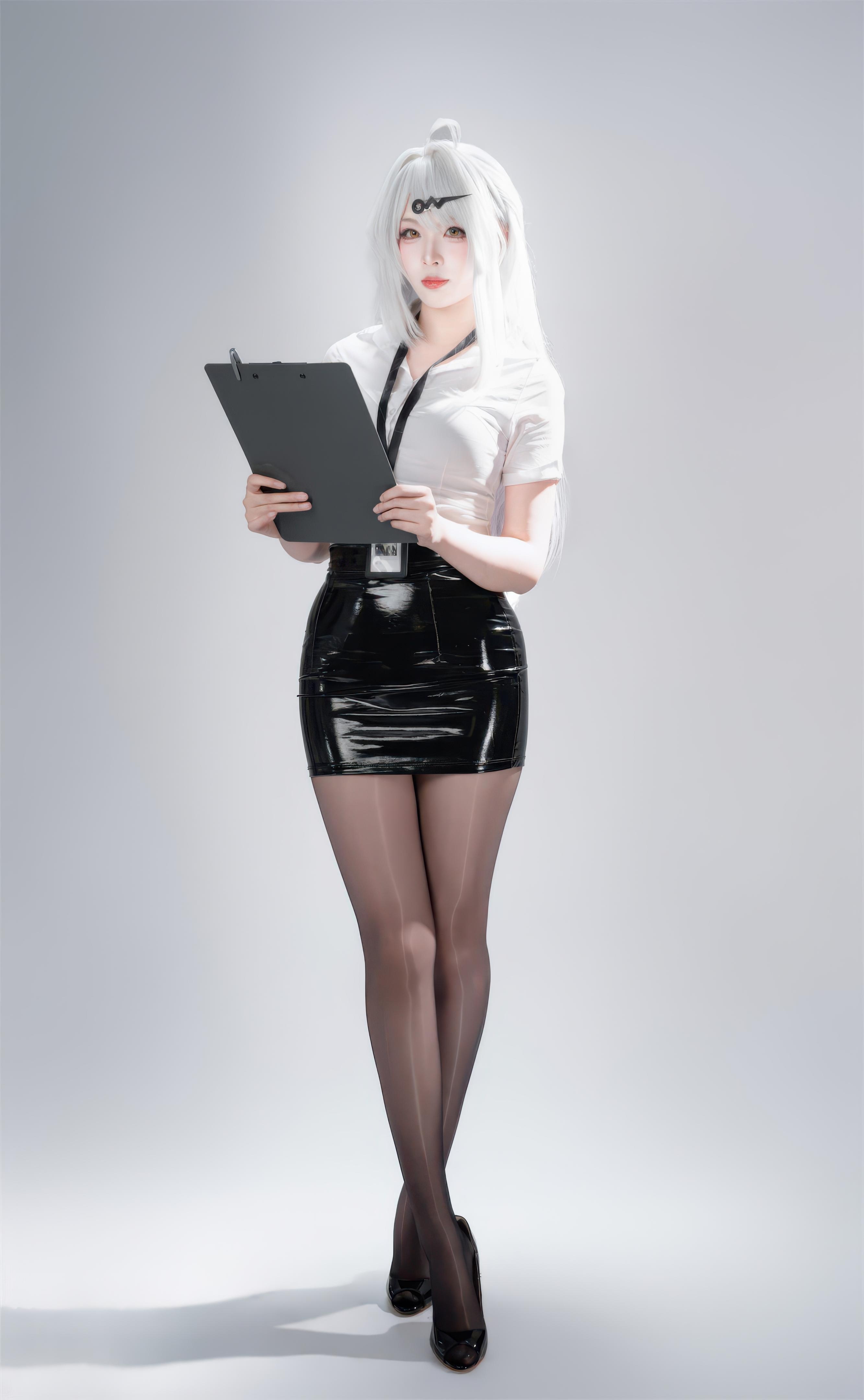 【コスプレ】轩萧学姐 - 绝区零 仪玄 墨形影踪OL：白髪黒ストッキング皮衣 長腿再現 100P