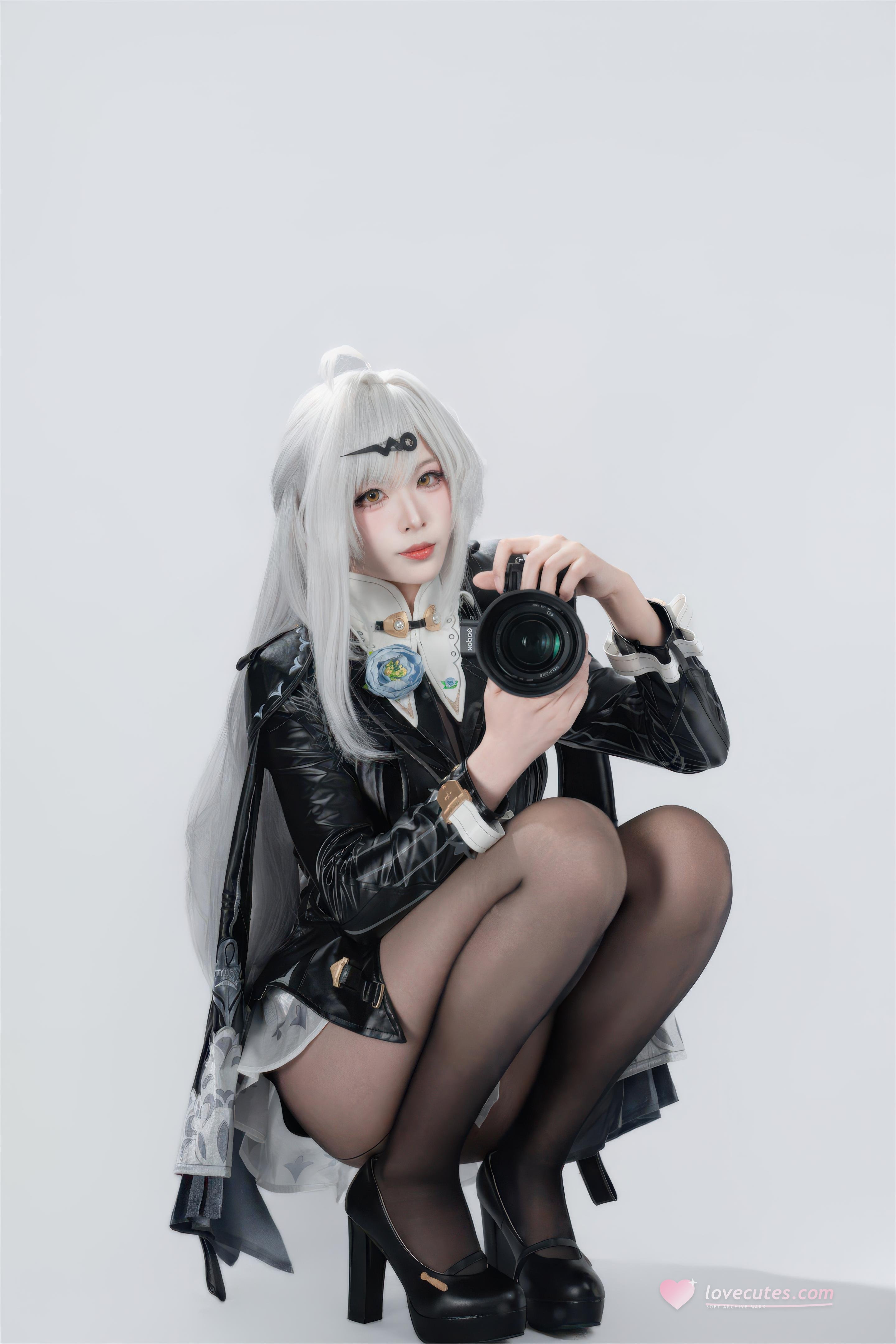 【コスプレ】轩萧学姐 - 绝区零 仪玄 墨形影踪OL：白髪黒ストッキング皮衣 長腿再現 100P