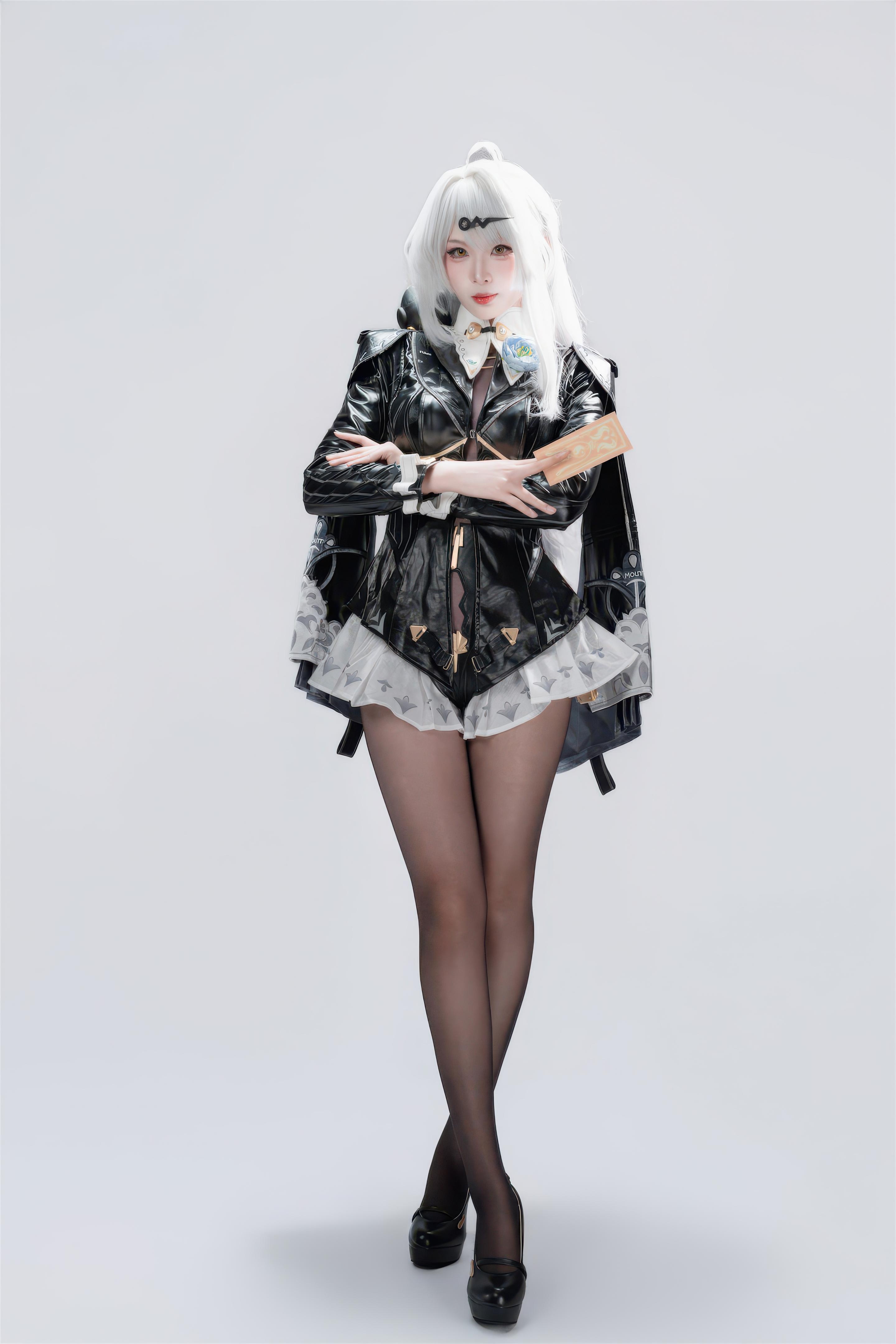【コスプレ】轩萧学姐 - 绝区零 仪玄 墨形影踪OL：白髪黒ストッキング皮衣 長腿再現 100P