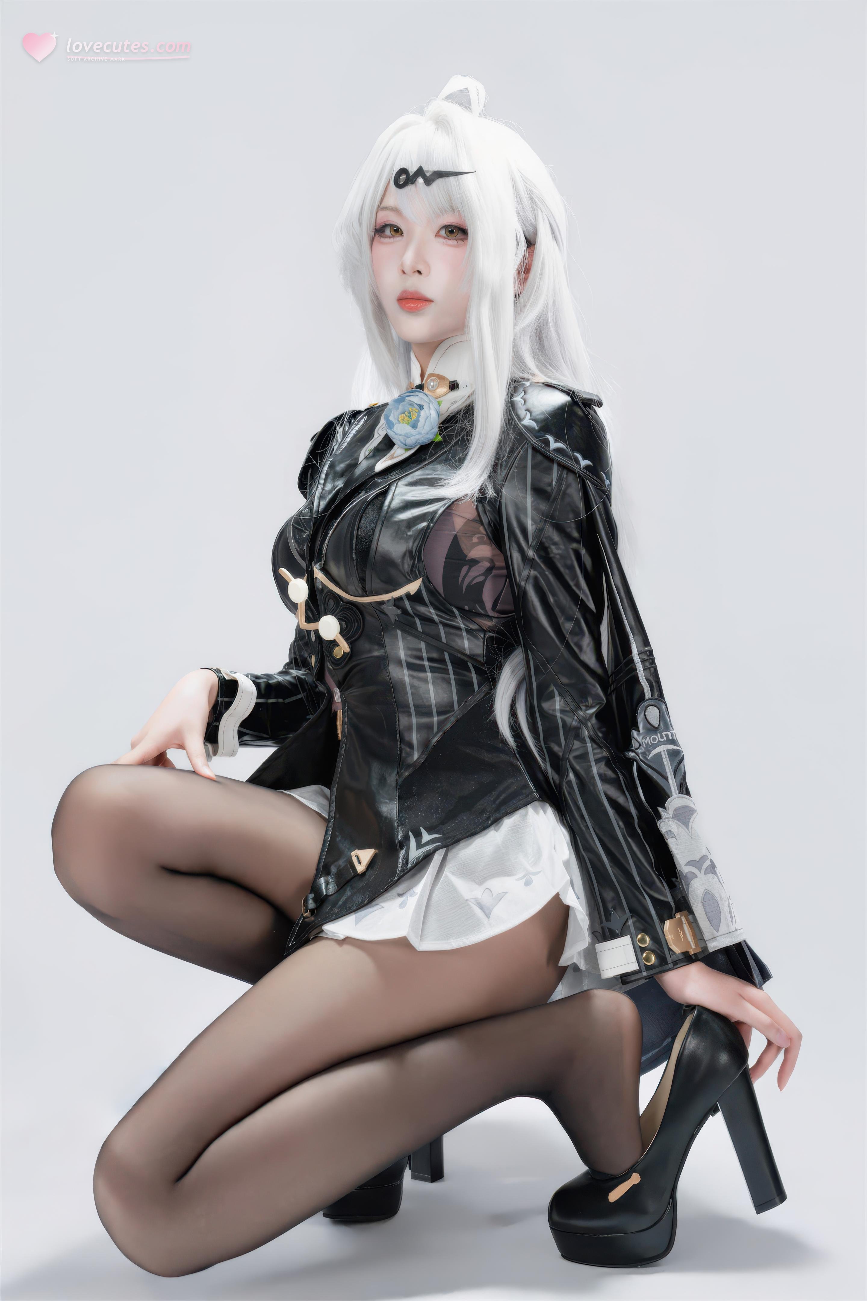 【コスプレ】轩萧学姐 - 绝区零 仪玄 墨形影踪OL：白髪黒ストッキング皮衣 長腿再現 100P