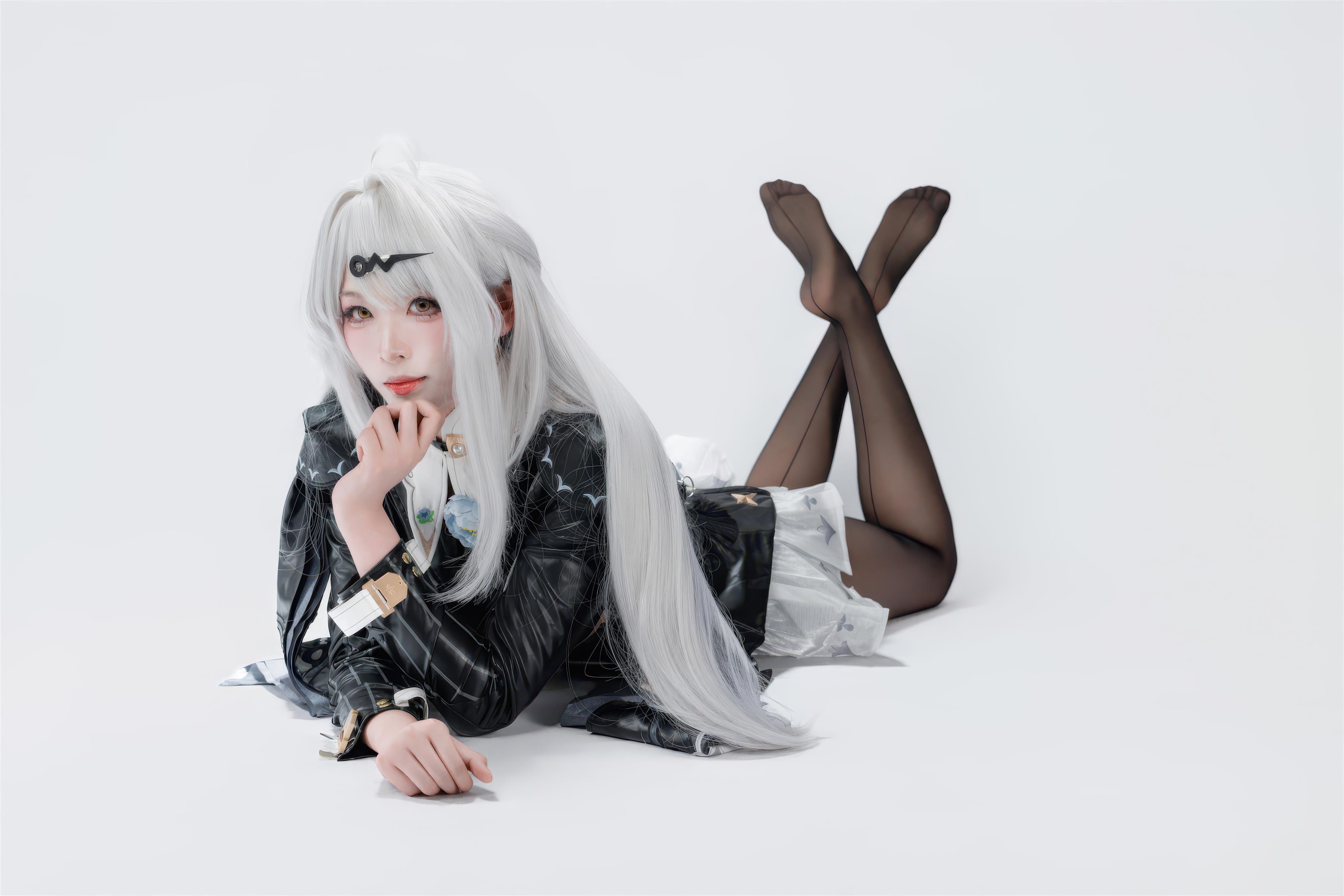 【コスプレ】轩萧学姐 - 绝区零 仪玄 墨形影踪OL：白髪黒ストッキング皮衣 長腿再現 100P