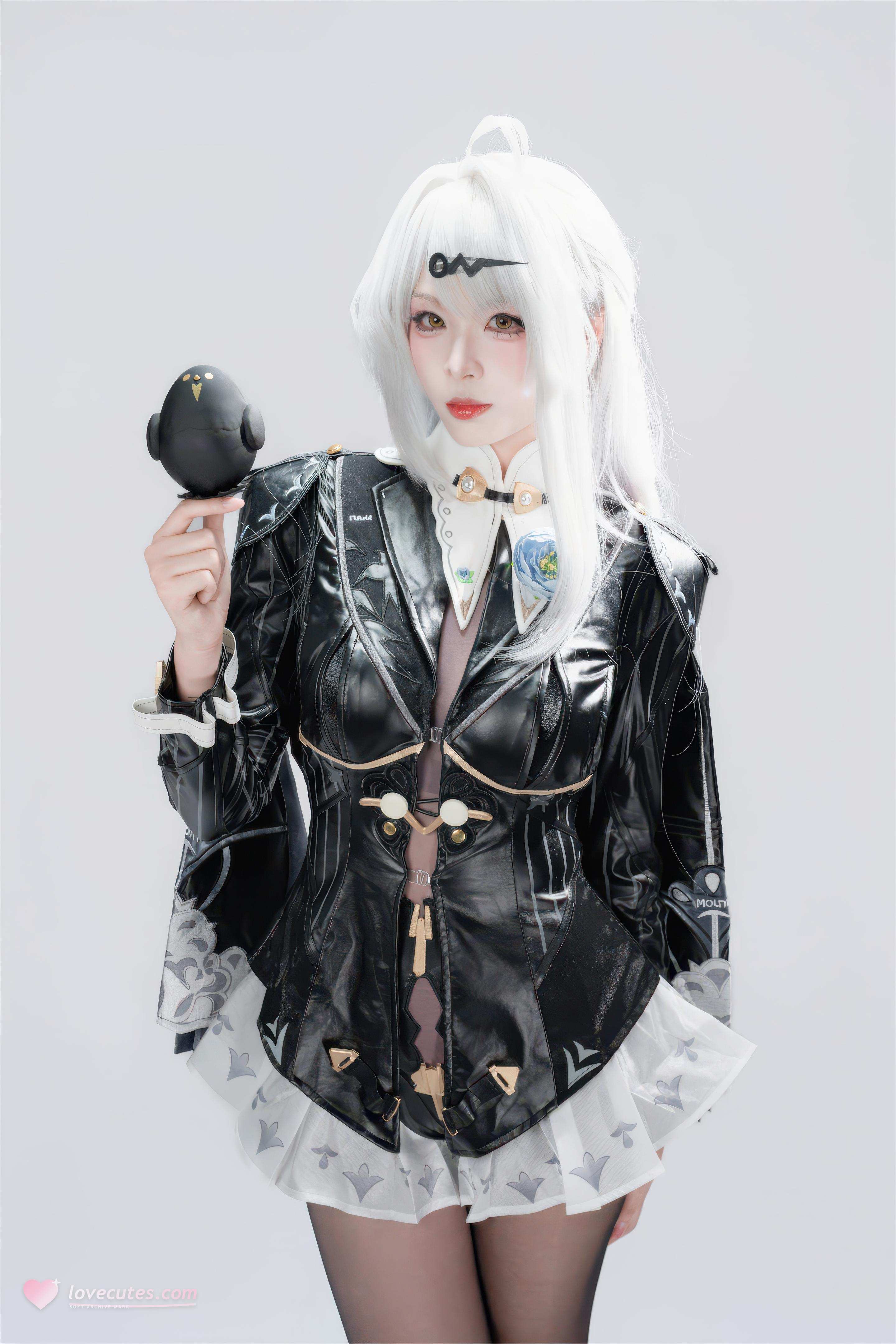 【コスプレ】轩萧学姐 - 绝区零 仪玄 墨形影踪OL：白髪黒ストッキング皮衣 長腿再現 100P