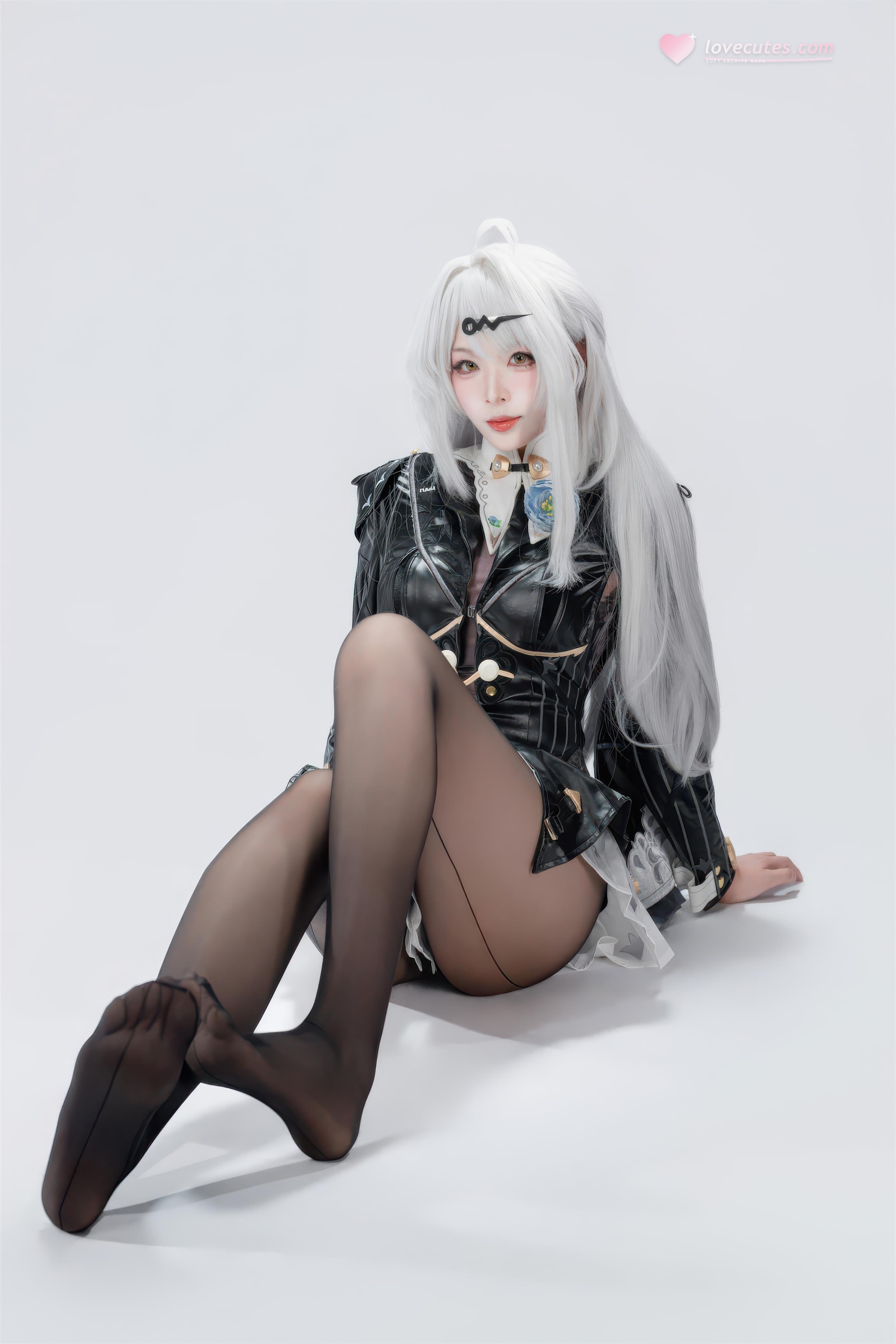 【コスプレ】轩萧学姐 - 绝区零 仪玄 墨形影踪OL：白髪黒ストッキング皮衣 長腿再現 100P