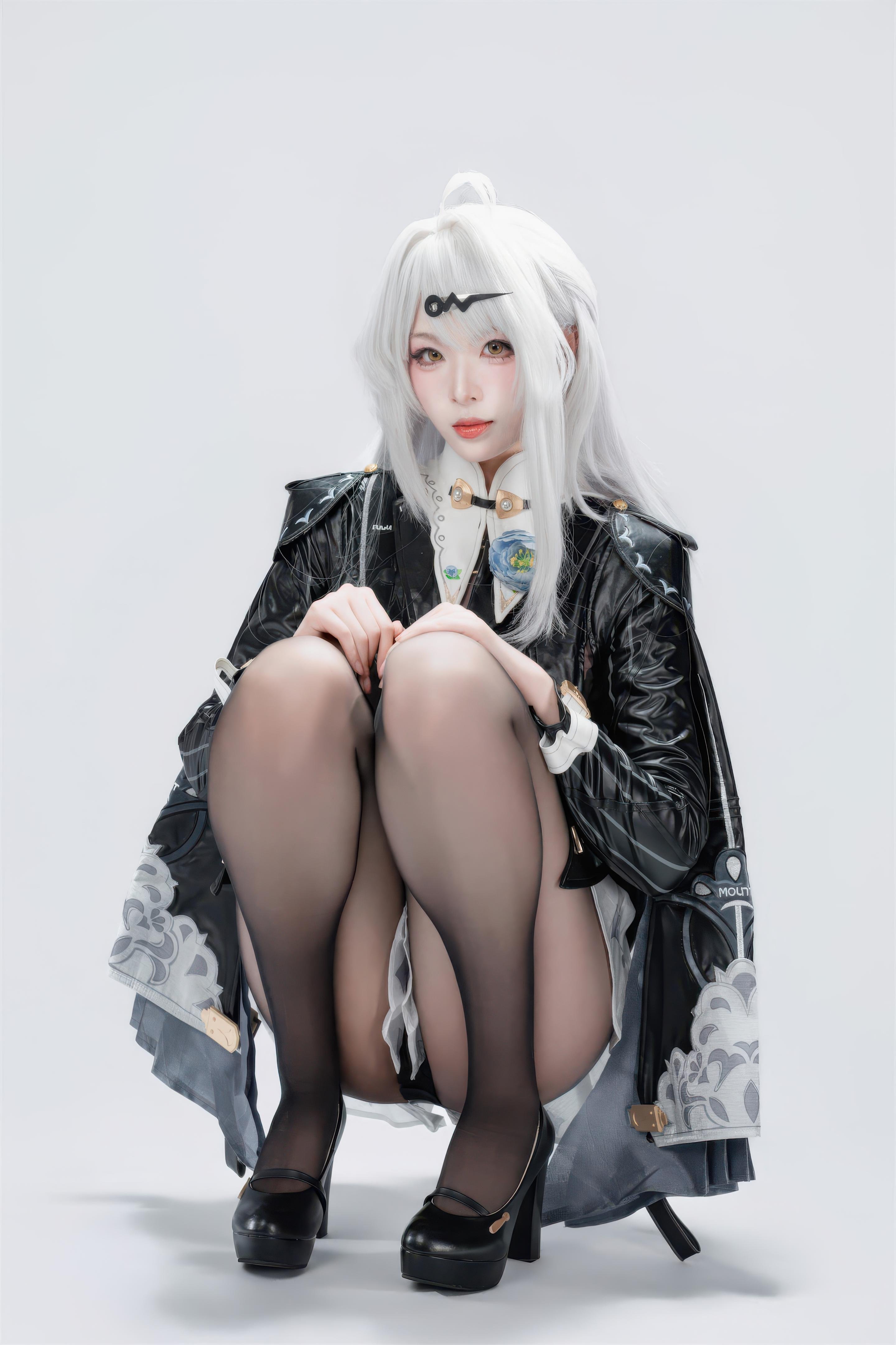 【Cosplay】軒蕭學姐 - 絕區零 儀玄 墨形影蹤OL：白髮黑絲皮衣 長腿還原 100P