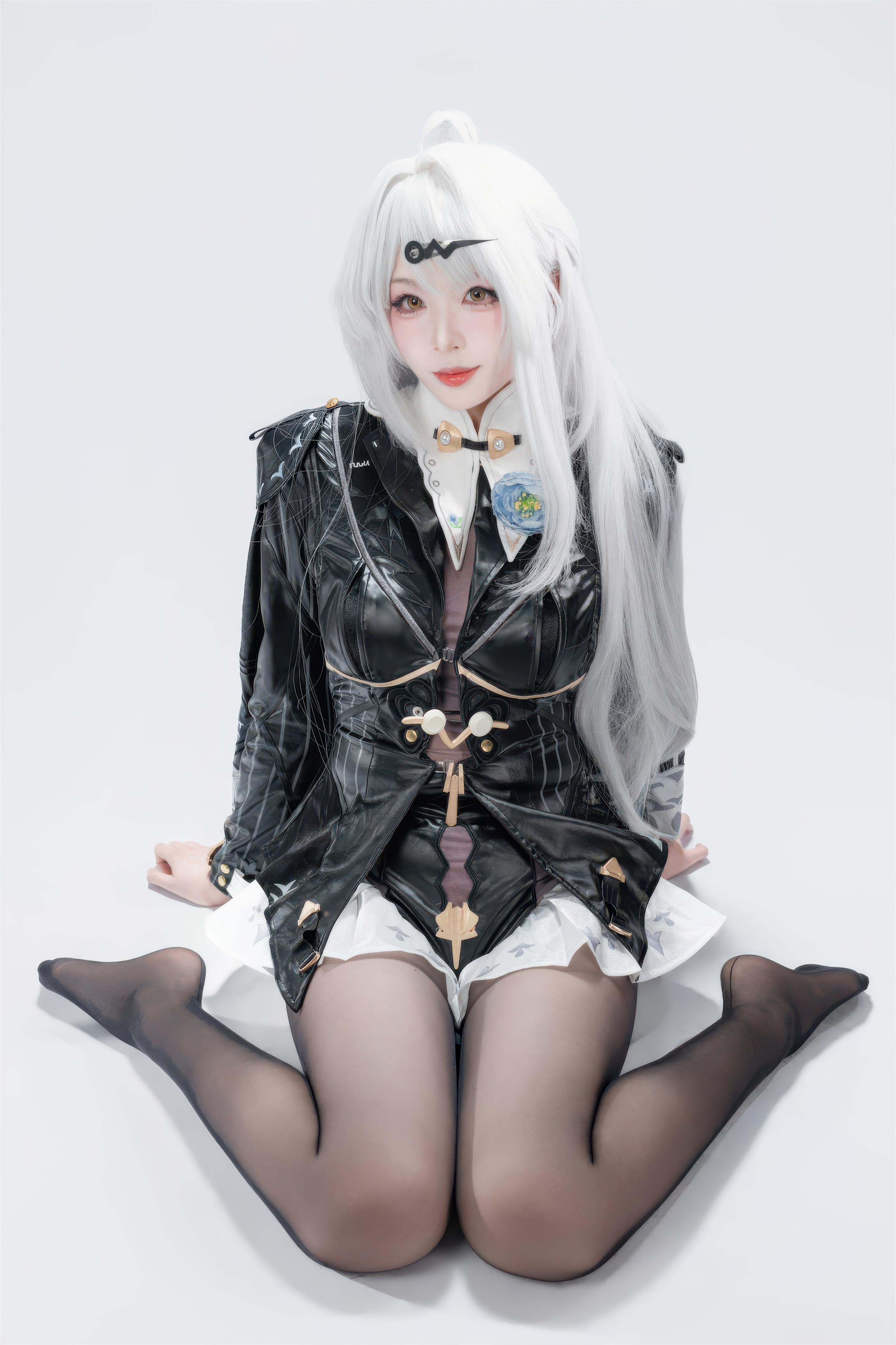 【Cosplay】軒蕭學姐 - 絕區零 儀玄 墨形影蹤OL：白髮黑絲皮衣 長腿還原 100P