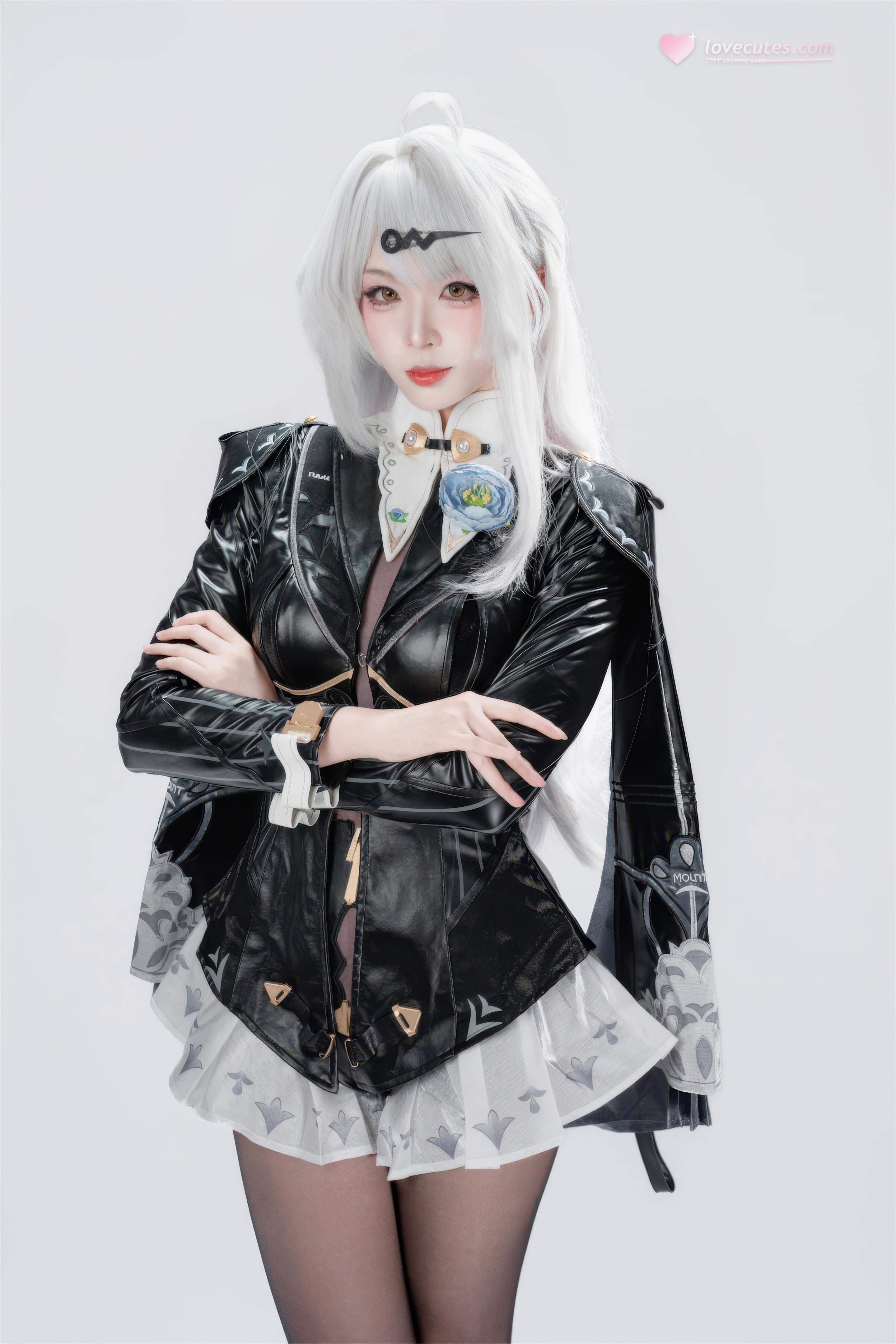 【Cosplay】軒蕭學姐 - 絕區零 儀玄 墨形影蹤OL：白髮黑絲皮衣 長腿還原 100P