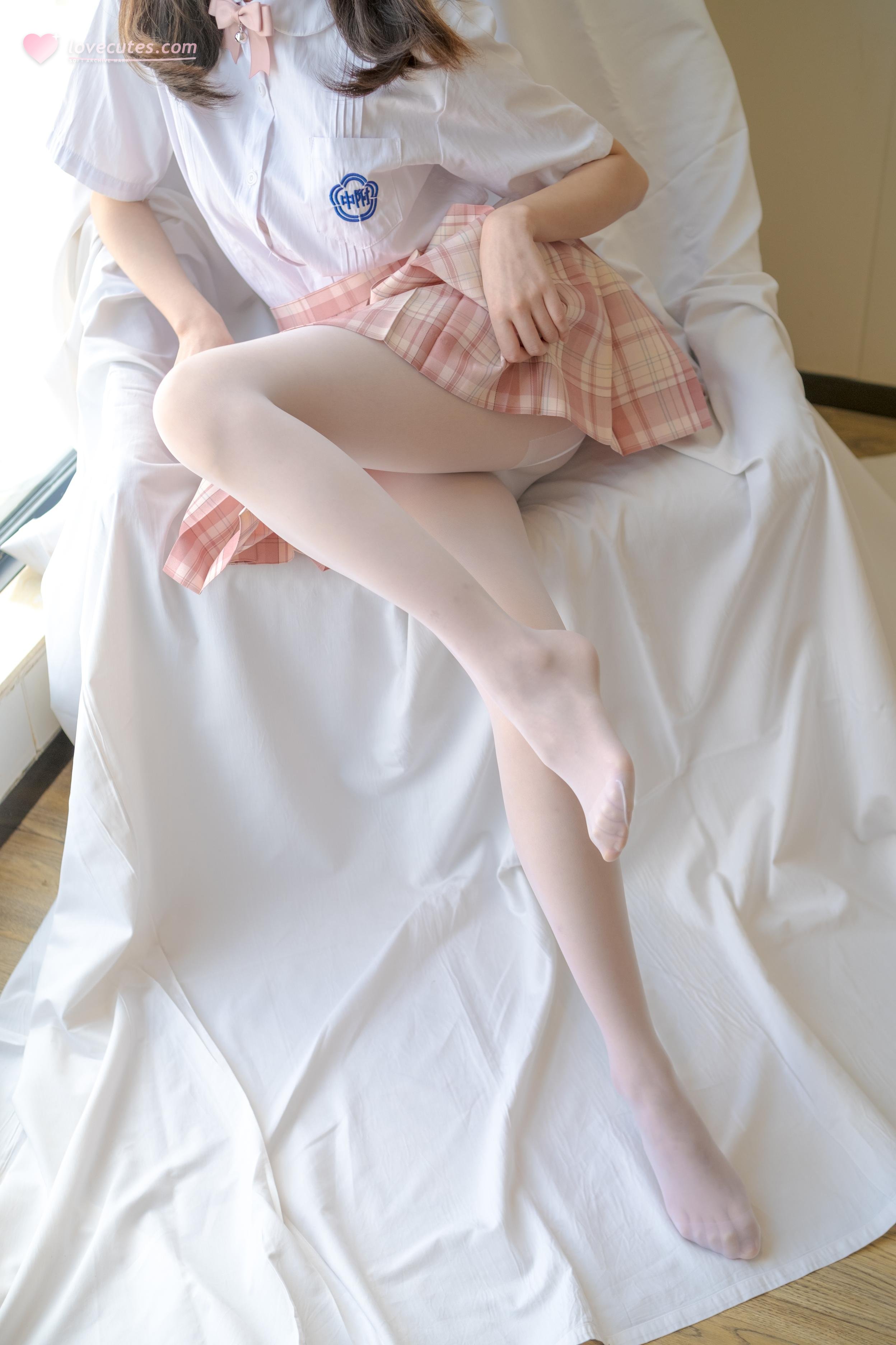 [写真] 森萝财団 小七 JK白丝：白丝美脚室内外写真 106P1V