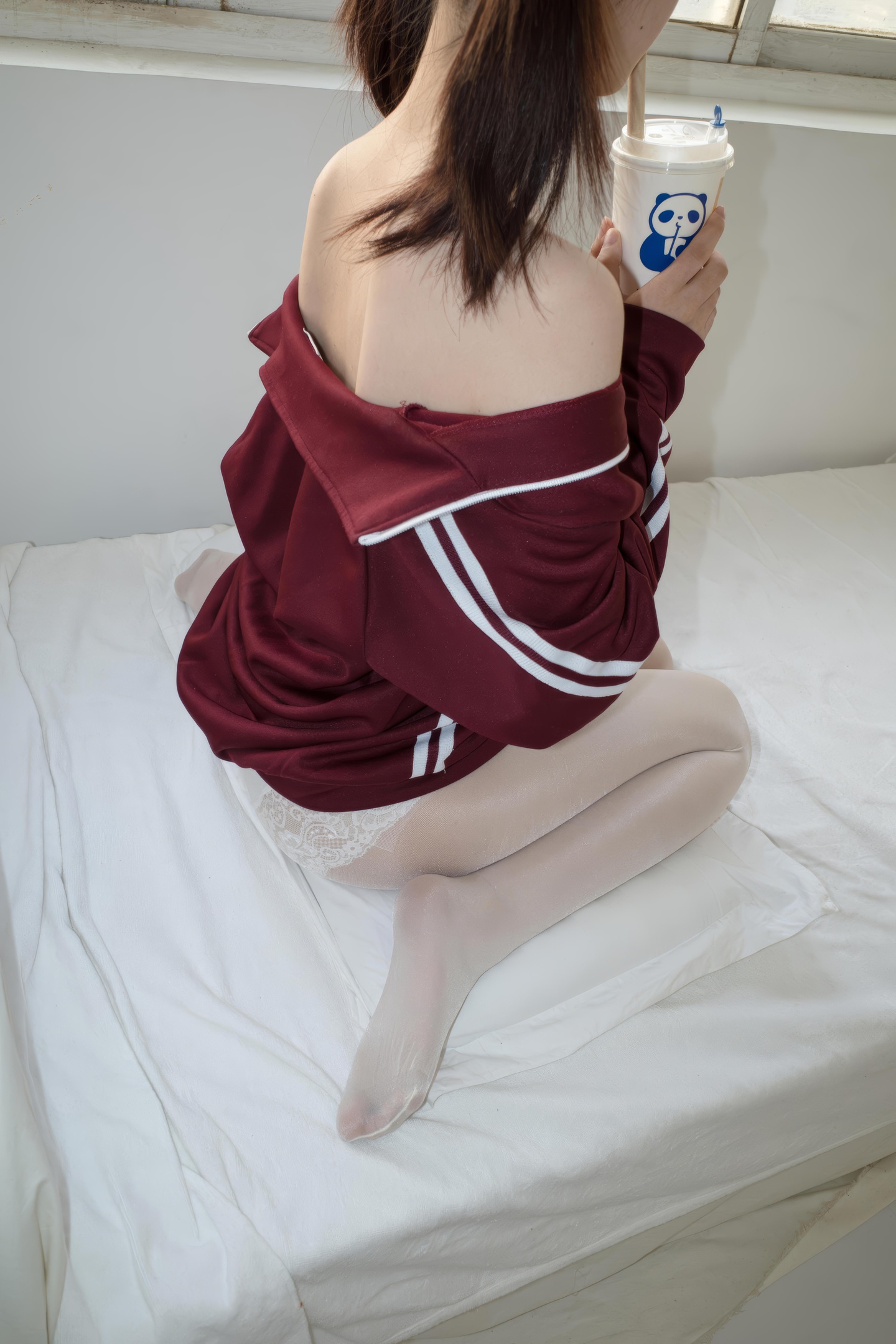[Photos] Moriro Financial Group Sayaka 40D Shiny Sheer Socks: Stunning White Silk Legs on Bed 79P