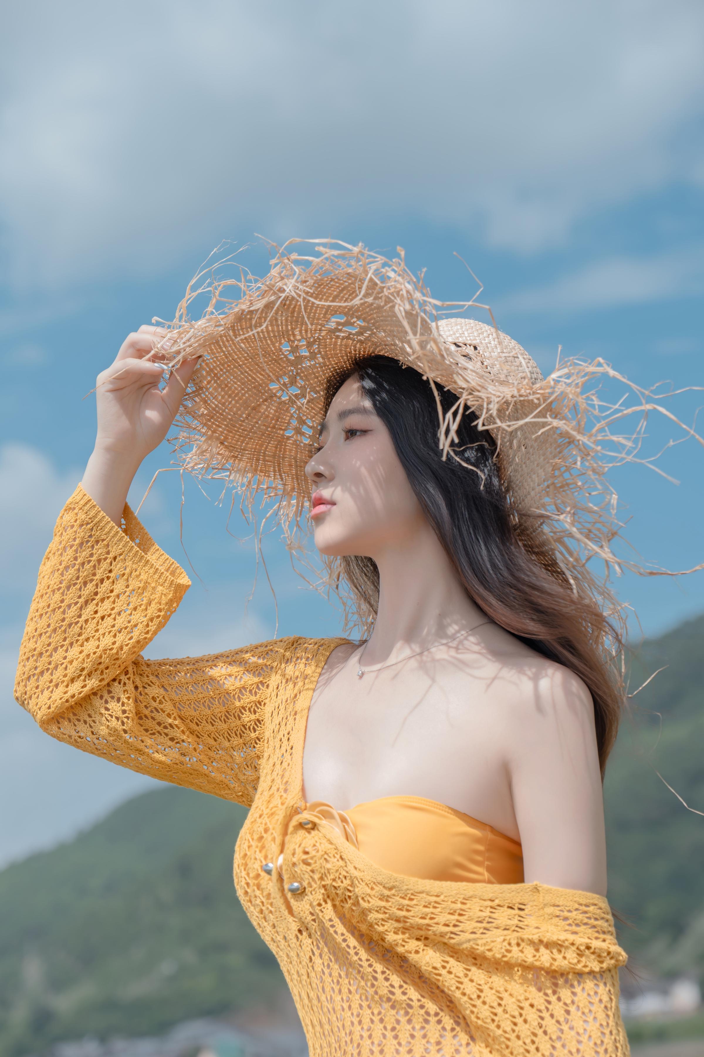 [私房] 年年Nnian - 夏麓：草地橙色比基尼 露胸外拍 80P