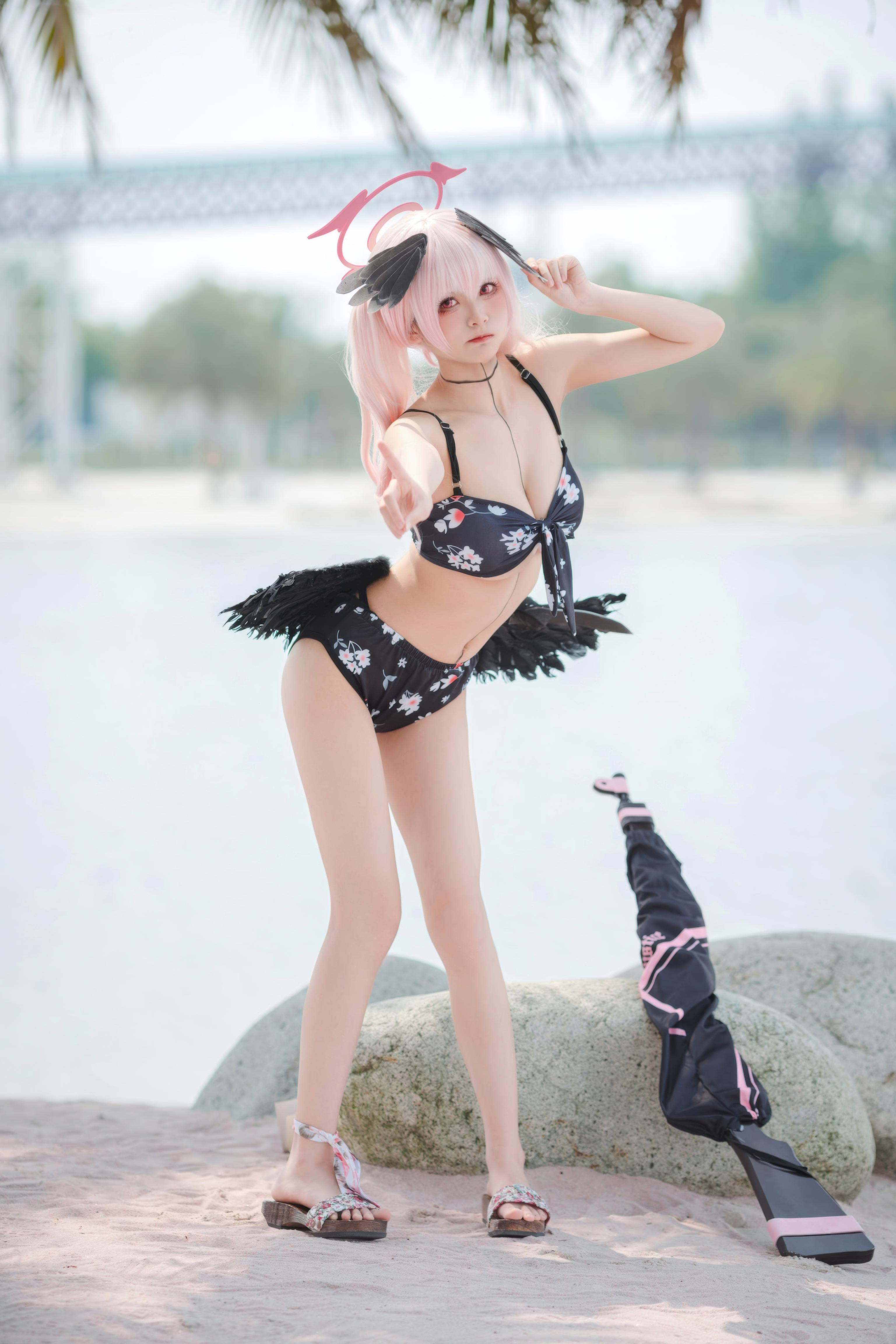 '[cosplay] 九柒喵 - 碧蓝航线 小春 Bikini: Tái hiện nhân vật bãi biển với bộ đồ bơi đen 27P'