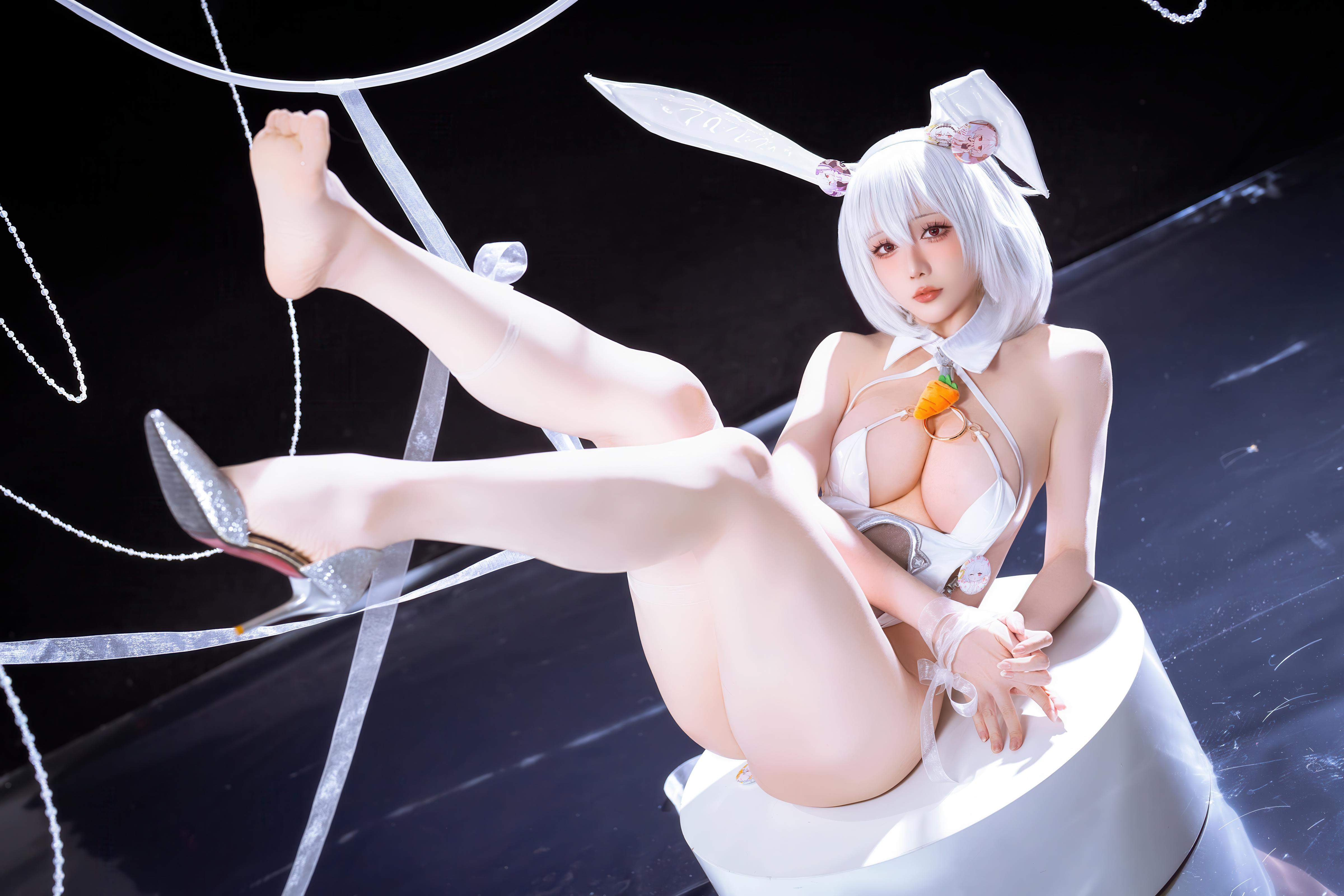 [Cosplay] Hoshilily - Azur Lane Sirius: Bunny Girl with White Stockings and Curvy Legs 58P