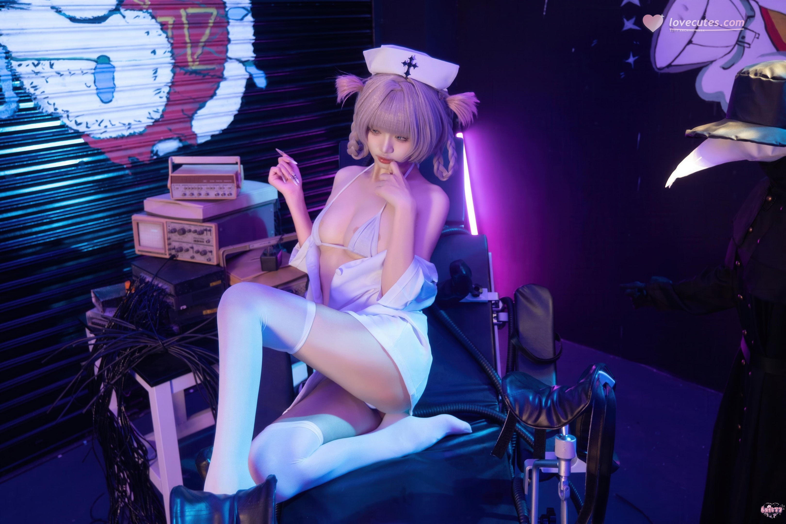 【コスプレ】柒柒要乖哦 - 彻夜之歌 小荠：ナース服と白ストッキングの美脚、巨乳再現 100P