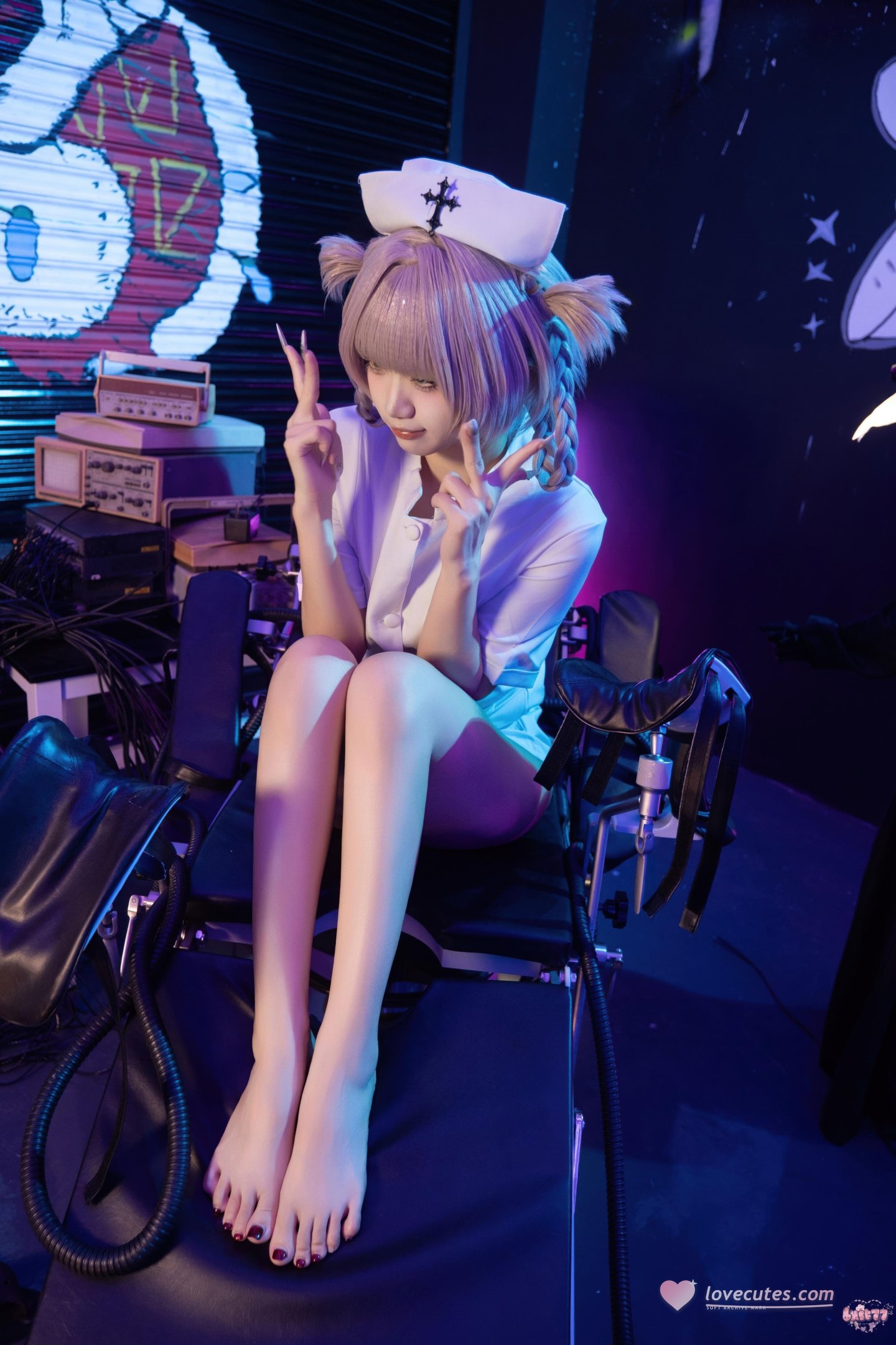 [costume hóa trang] 柒柒要乖哦 - Bài Hát Đêm Trắng: Tiểu Tí - Bộ Y Tế, Tất Trắng, Đùi Đẹp, Ngực Khủng, 100P