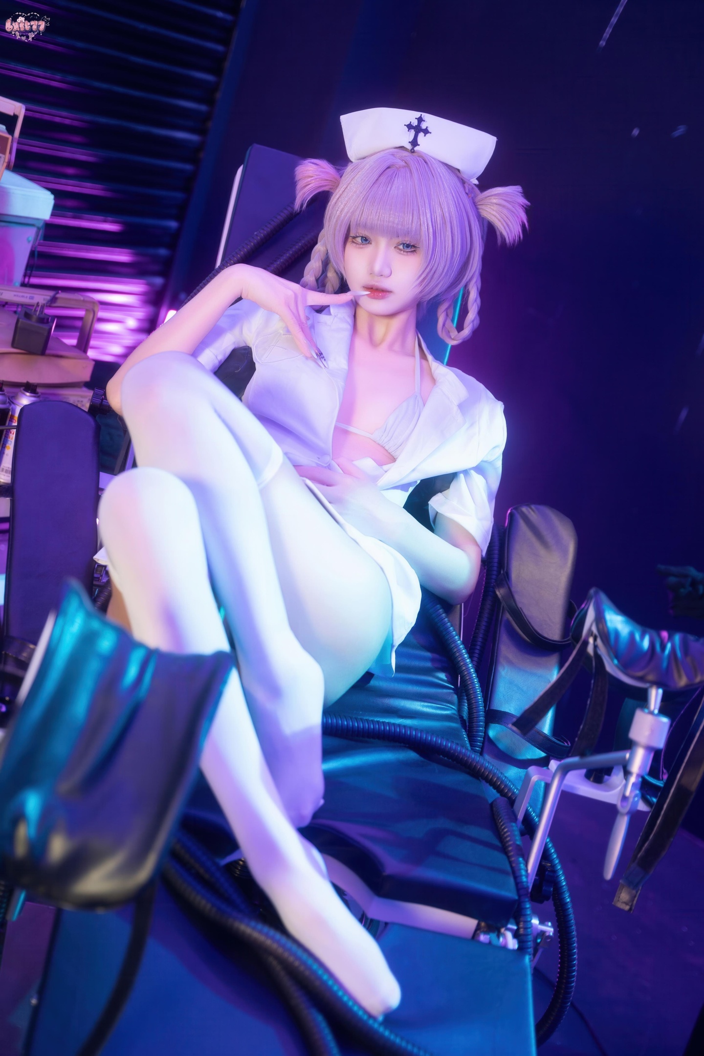 [costume hóa trang] 柒柒要乖哦 - Bài Hát Đêm Trắng: Tiểu Tí - Bộ Y Tế, Tất Trắng, Đùi Đẹp, Ngực Khủng, 100P